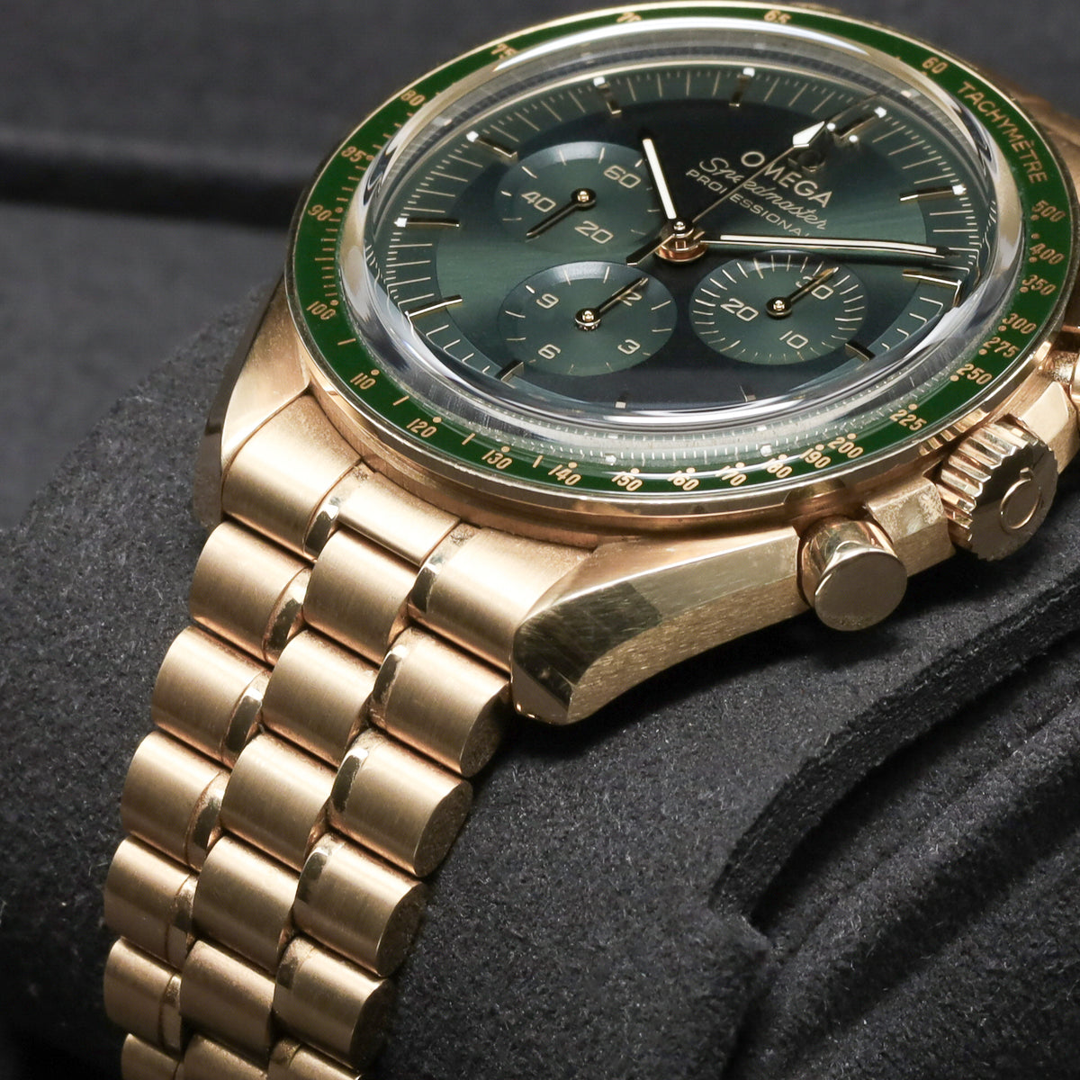 Omega Speedmaster 2022 Complete 42mm 18k Moonshine Gold Green Dial Ceramic Tachymeter Bezel 18k Moonshine Gold Bracelet 310.60.42.50.10.001