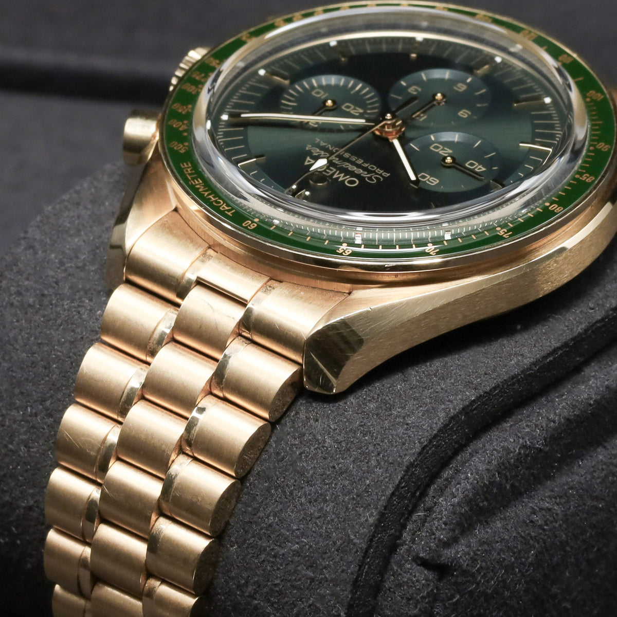 Omega Speedmaster 2022 Complete 42mm 18k Moonshine Gold Green Dial Ceramic Tachymeter Bezel 18k Moonshine Gold Bracelet 310.60.42.50.10.001