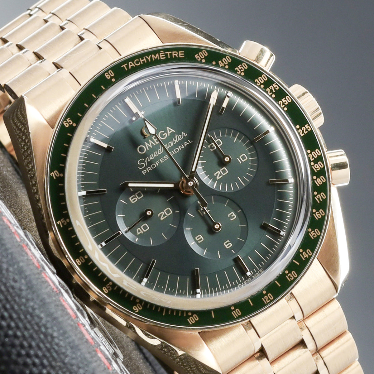 Omega Speedmaster 2022 Complete 42mm 18k Moonshine Gold Green Dial Ceramic Tachymeter Bezel 18k Moonshine Gold Bracelet 310.60.42.50.10.001