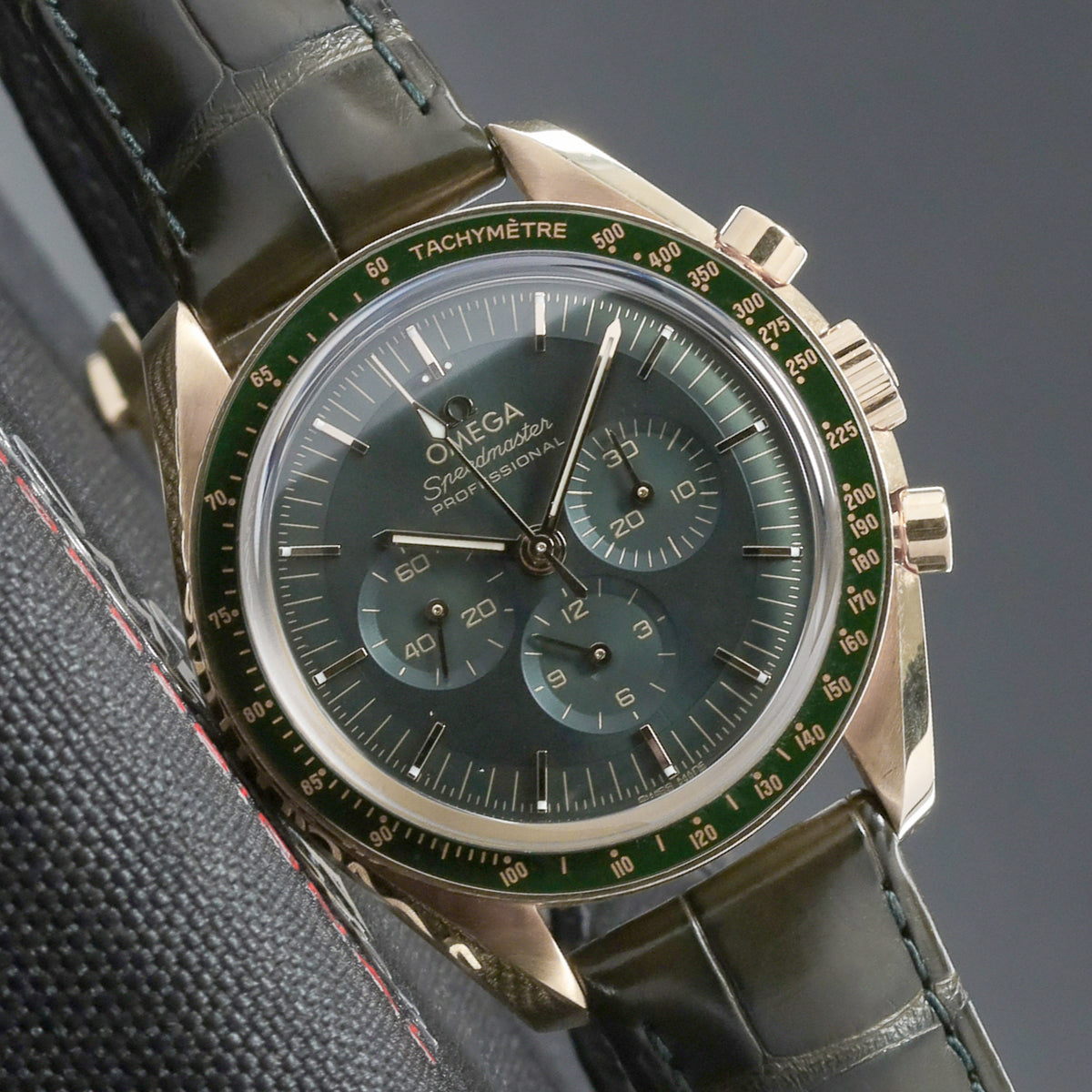 Omega Speedmaster Complete 42mm 18k Moonshine Gold Green Dial Green Ceramic Tachymeter Bezel Green Leather 310.63.42.50.10.001
