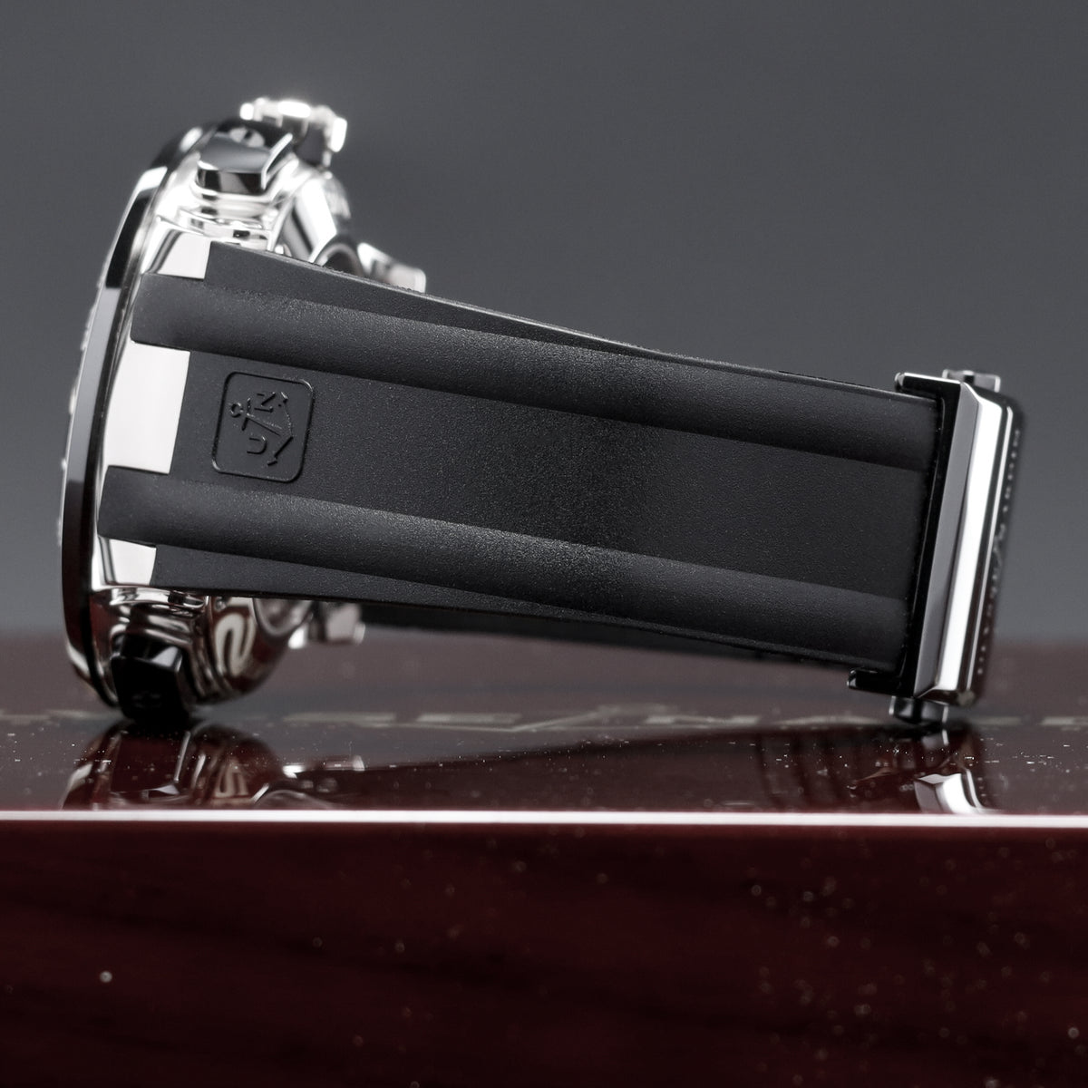 Ulysse Nardin El Toro Complete 43mm Stainless Steel Black Dial Stainless Steel Rubber Strap 320-00
