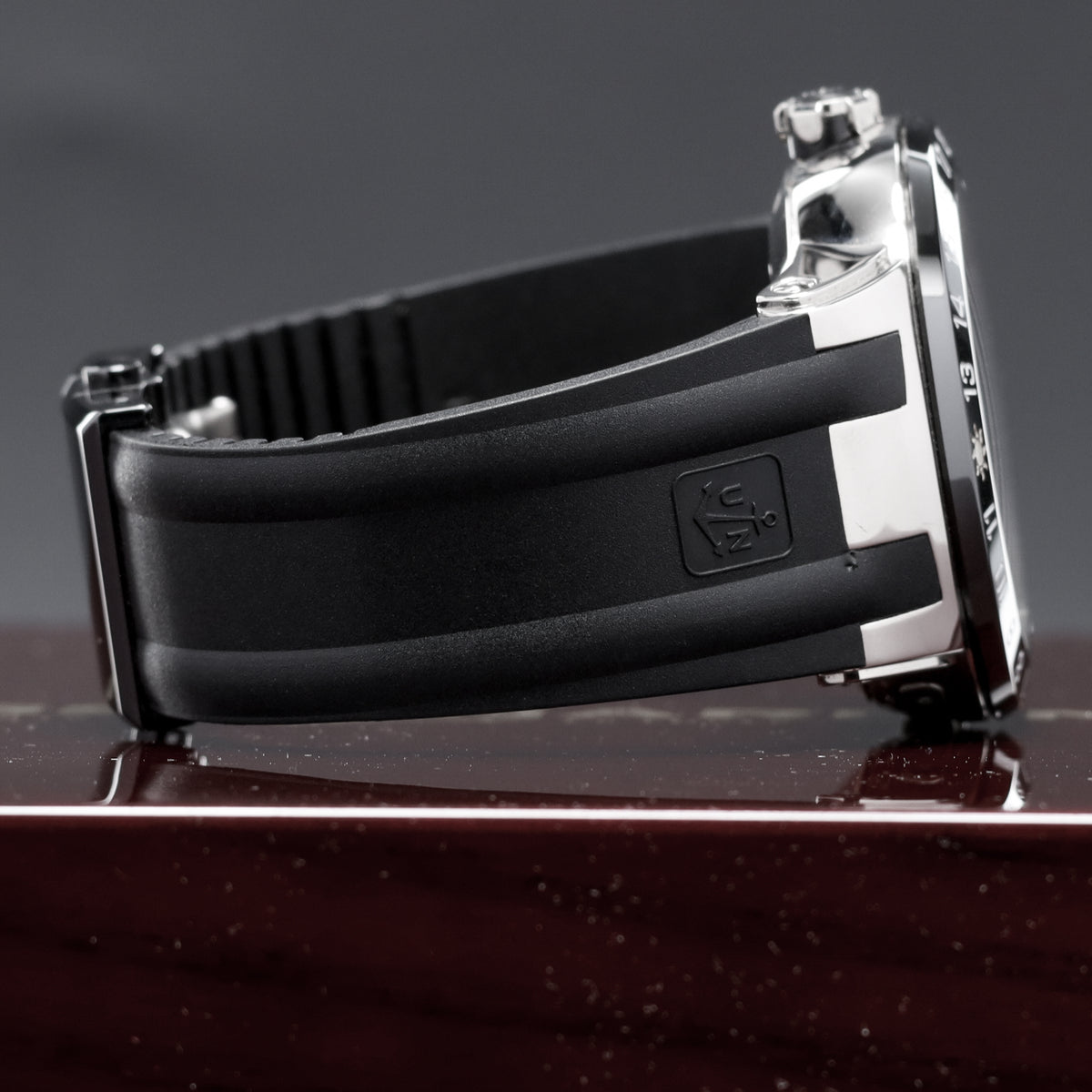 Ulysse Nardin El Toro Complete 43mm Stainless Steel Black Dial Stainless Steel Rubber Strap 320-00