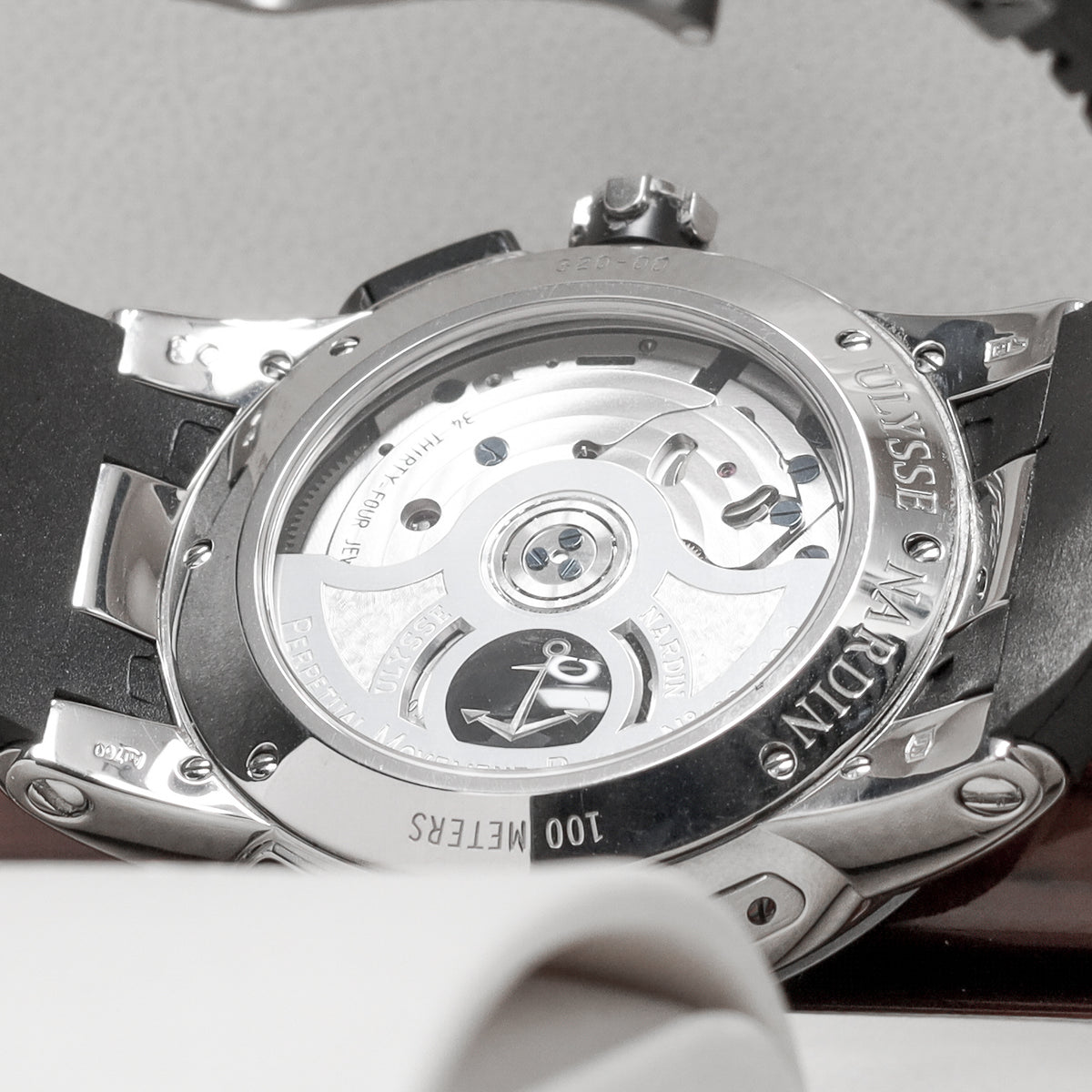 Ulysse Nardin El Toro Complete 43mm Stainless Steel Black Dial Stainless Steel Rubber Strap 320-00