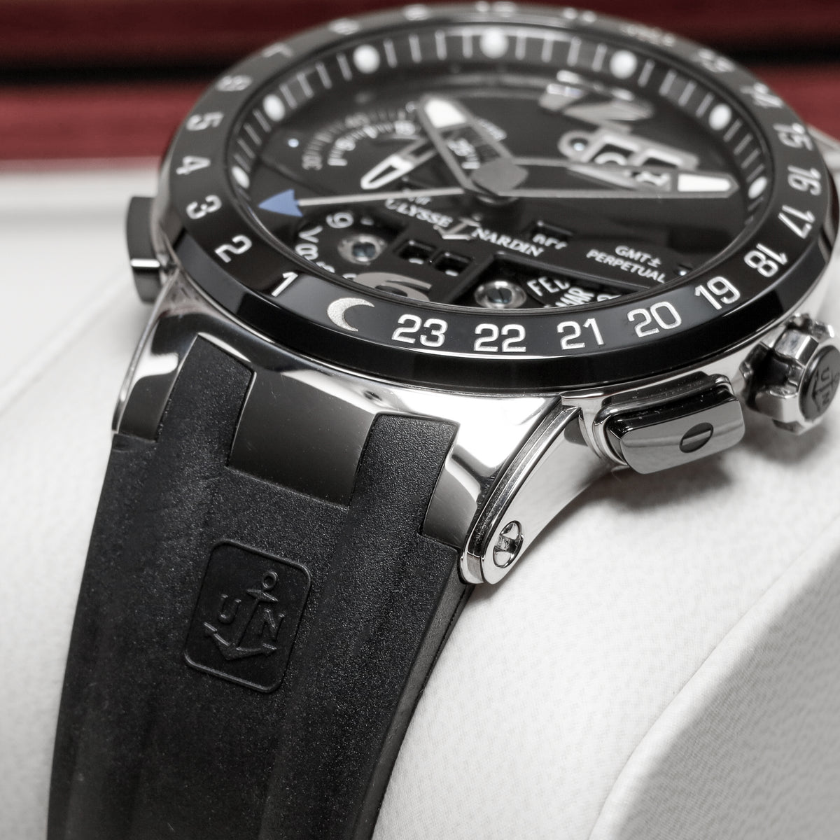 Ulysse Nardin El Toro Complete 43mm Stainless Steel Black Dial Stainless Steel Rubber Strap 320-00