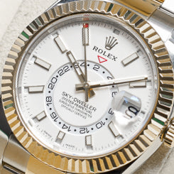 Rolex Sky Dweller Complete 42mm Oystersteel and Yellow Gold White Dial Yellow Gold Fluted Bezel Two-Tone Oyster Bracelet 326933