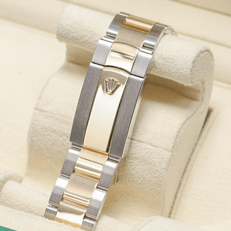 Rolex Sky Dweller Complete 42mm Oystersteel and Yellow Gold White Dial Yellow Gold Fluted Bezel Two-Tone Oyster Bracelet 326933