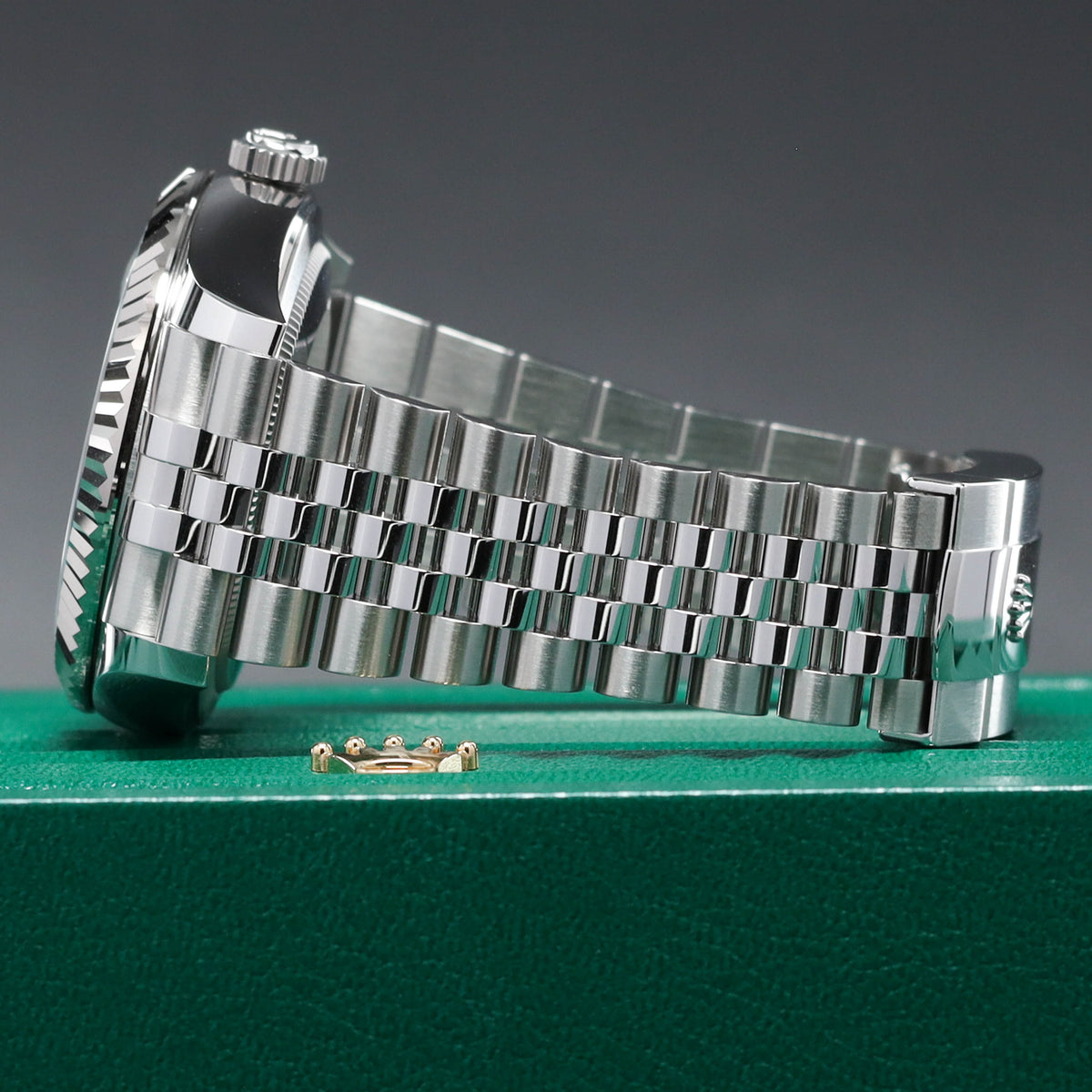 Rolex Sky Dweller 2026 Complete 42mm Oystersteel Mint Green Dial 18k White Gold Fluted Bezel Jubilee Bracelet 336934