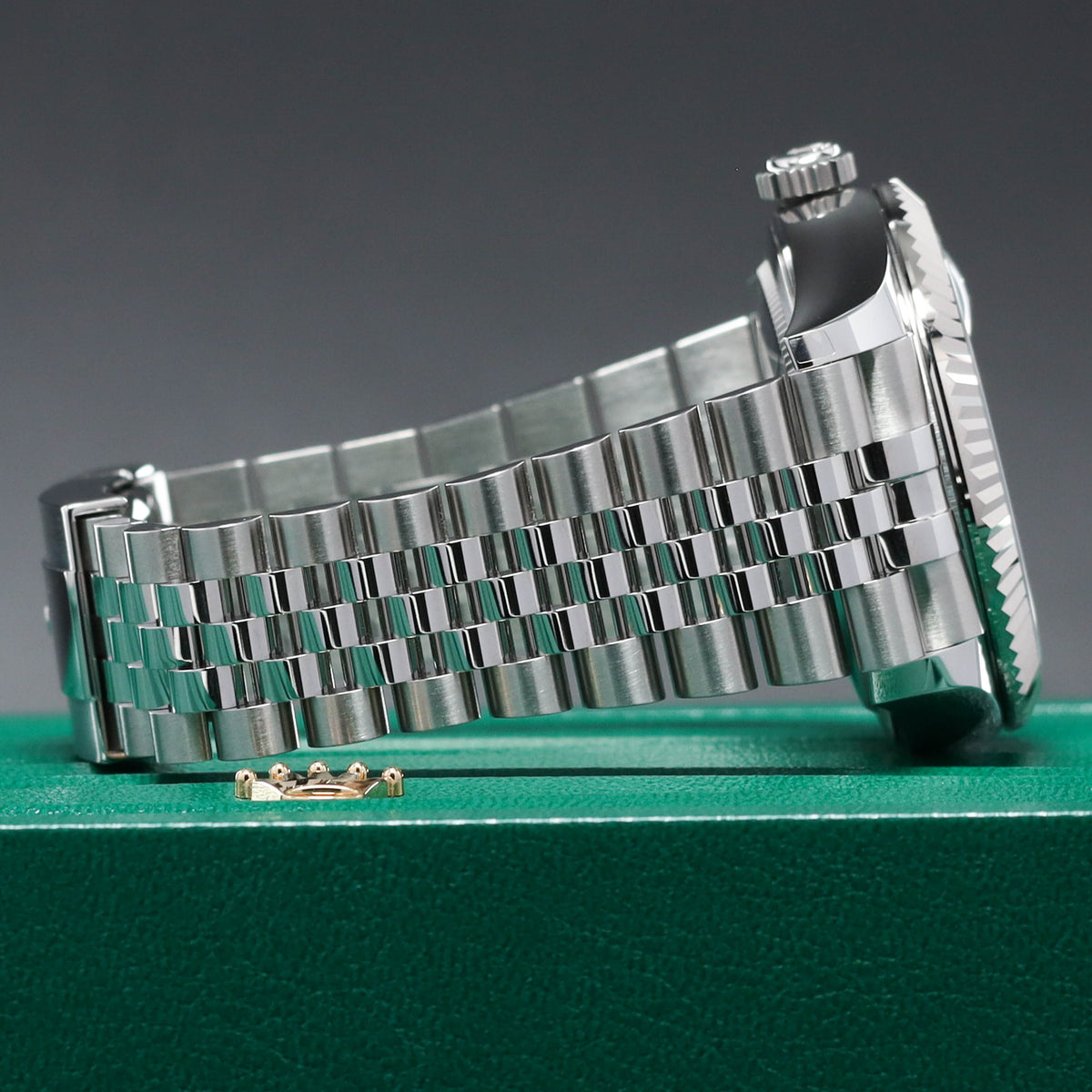 Rolex Sky Dweller 2026 Complete 42mm Oystersteel Mint Green Dial 18k White Gold Fluted Bezel Jubilee Bracelet 336934