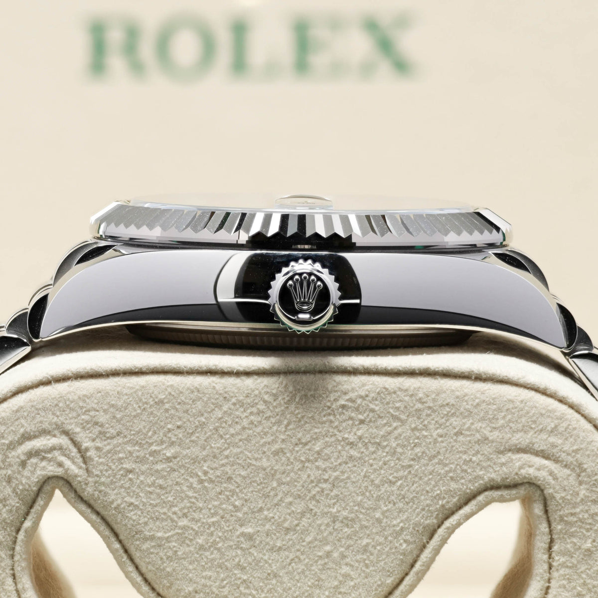 Rolex Sky Dweller 2026 Complete 42mm Oystersteel Mint Green Dial 18k White Gold Fluted Bezel Jubilee Bracelet 336934
