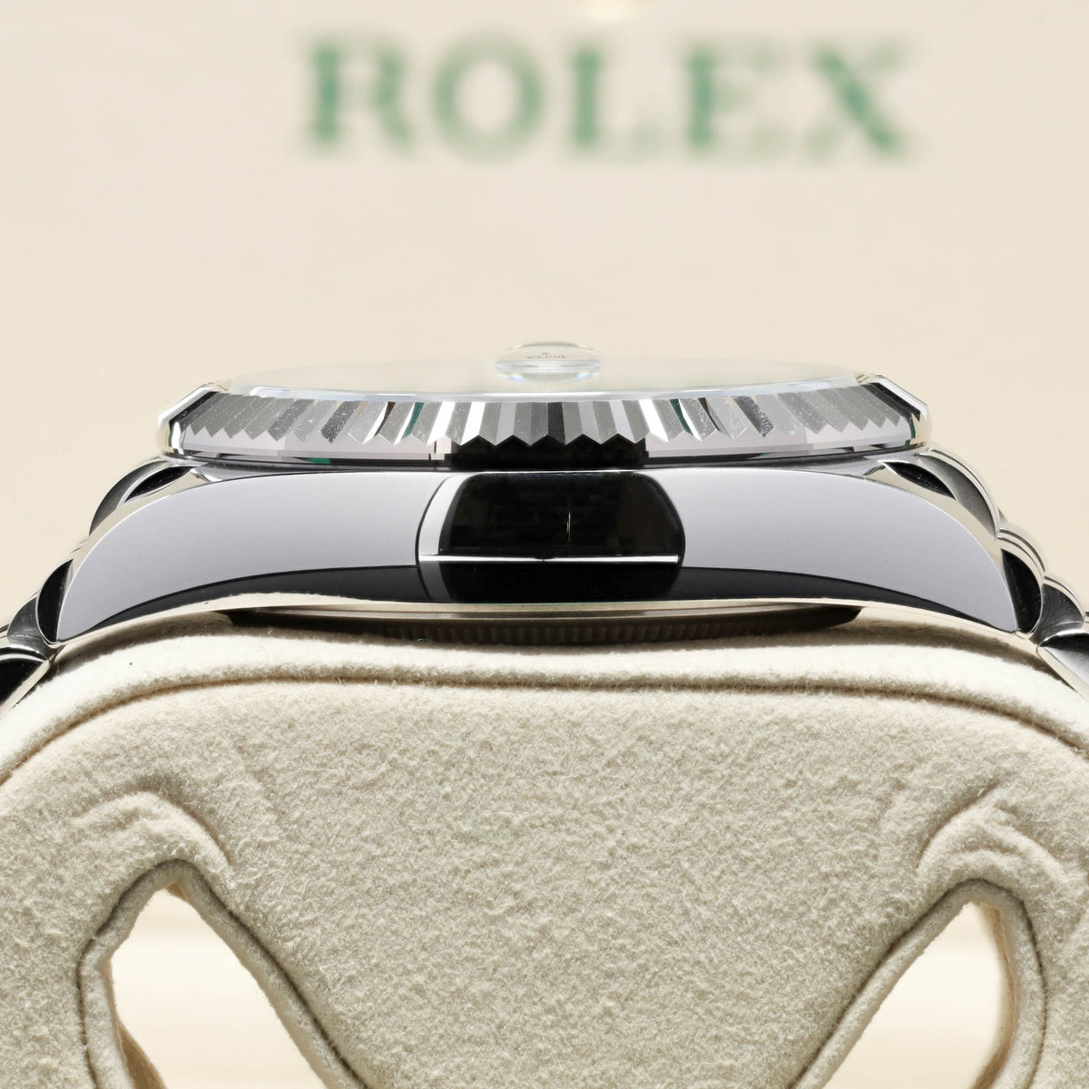 Rolex Sky Dweller 2026 Complete 42mm Oystersteel Mint Green Dial 18k White Gold Fluted Bezel Jubilee Bracelet 336934