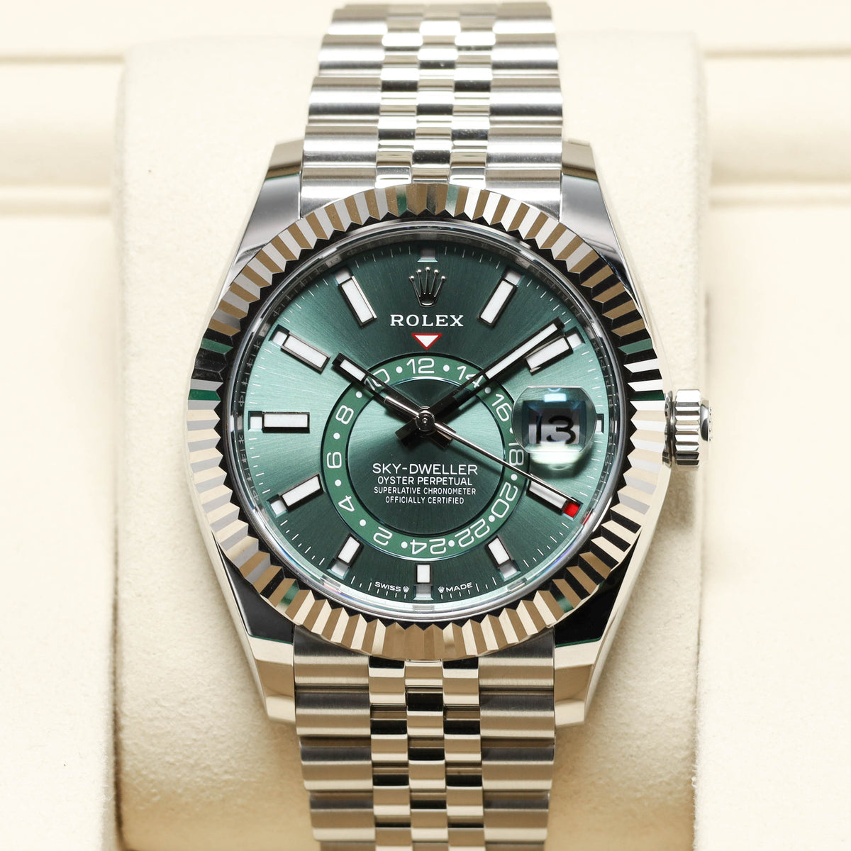 Rolex Sky Dweller 2026 Complete 42mm Oystersteel Mint Green Dial 18k White Gold Fluted Bezel Jubilee Bracelet 336934