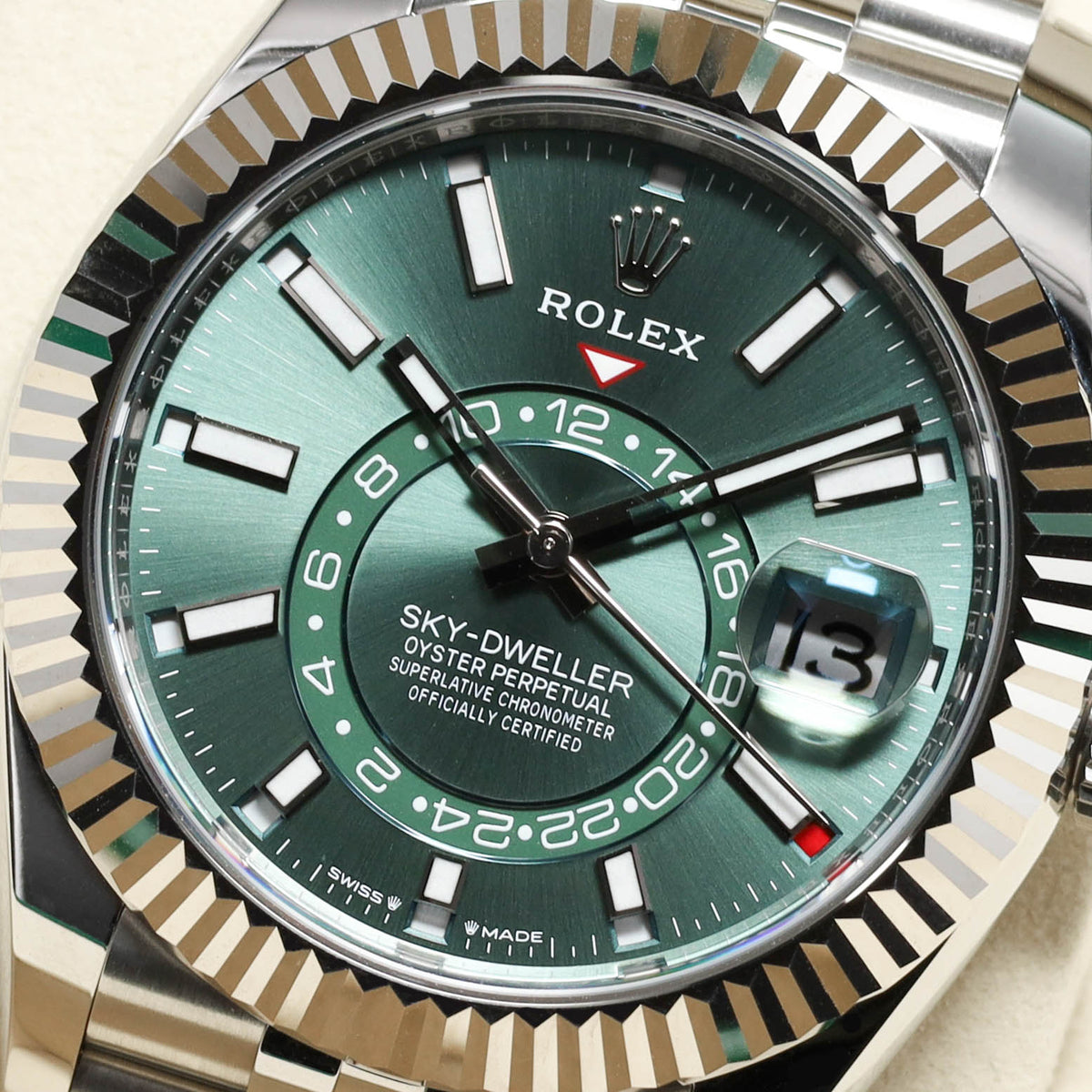 Rolex Sky Dweller 2026 Complete 42mm Oystersteel Mint Green Dial 18k White Gold Fluted Bezel Jubilee Bracelet 336934