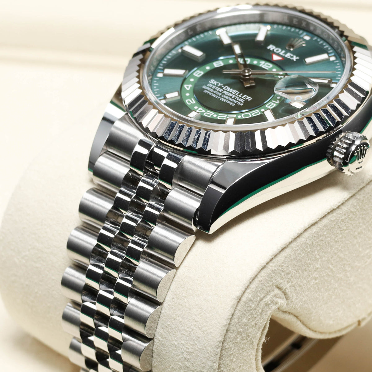 Rolex Sky Dweller 2026 Complete 42mm Oystersteel Mint Green Dial 18k White Gold Fluted Bezel Jubilee Bracelet 336934