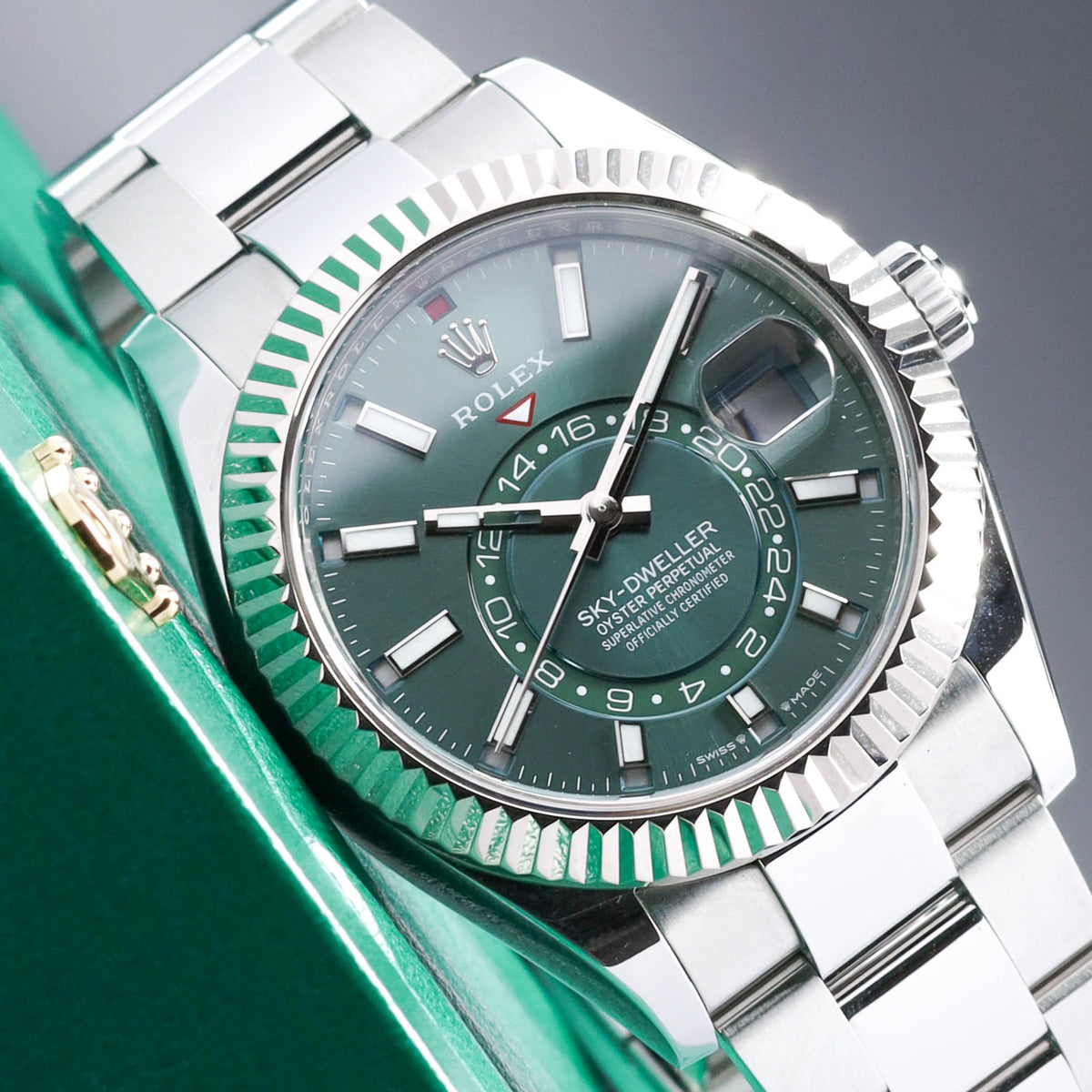Rolex Skydweller 2024 Complete 42mm Oystersteel Mint Green Dial 18k White Gold Fluted Bezel Oyster Bracelet 336934