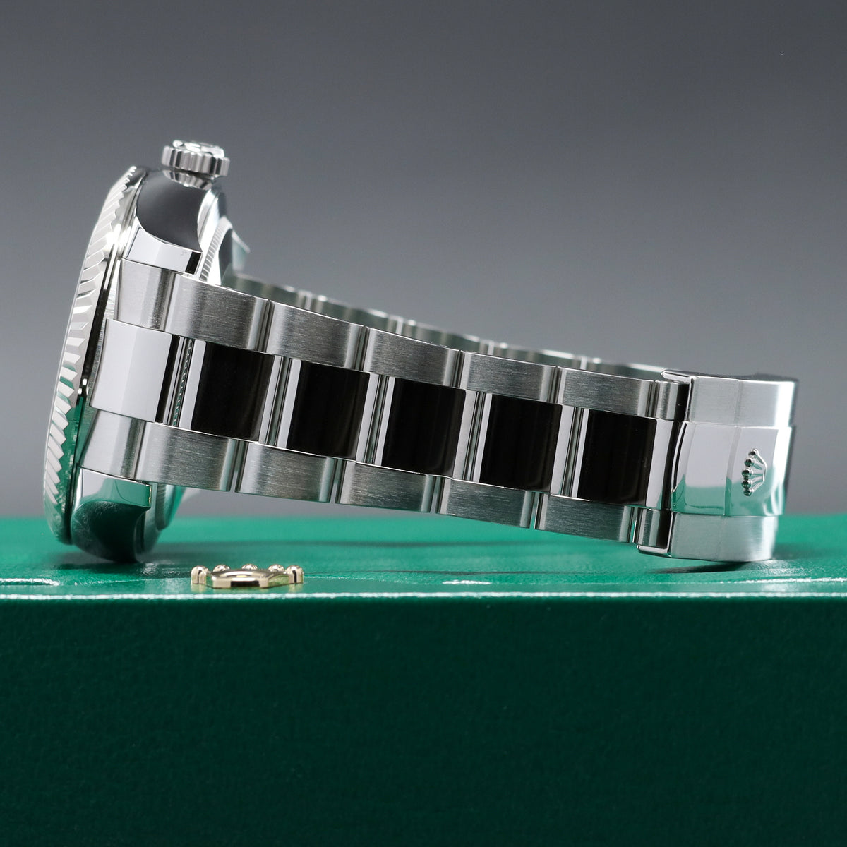 Rolex Sky Dweller 2024 Complete 42mm Oystersteel Green Dial Fluted Bezel Oyster Bracelet 336934