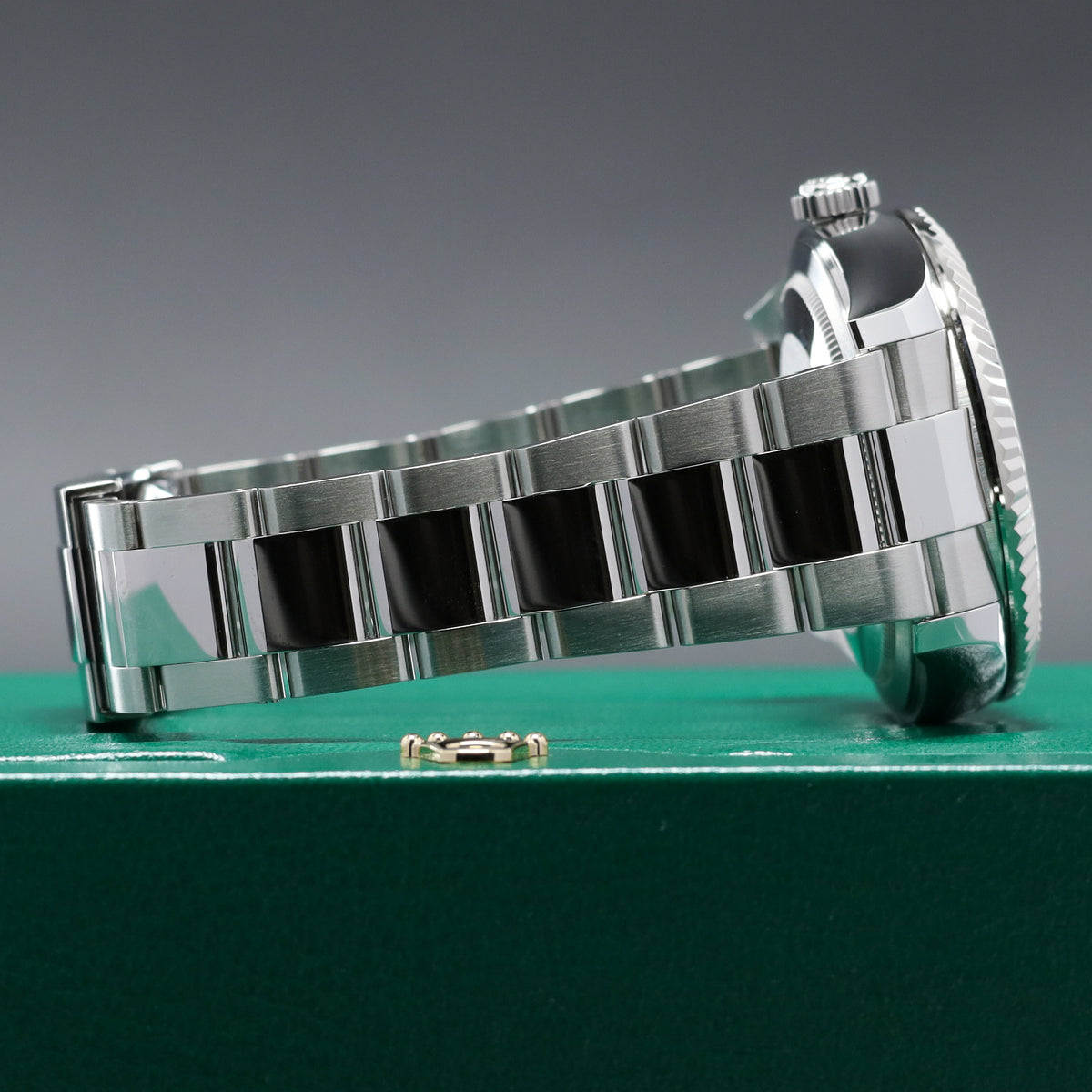 Rolex Sky Dweller 2024 Complete 42mm Oystersteel Green Dial Fluted Bezel Oyster Bracelet 336934