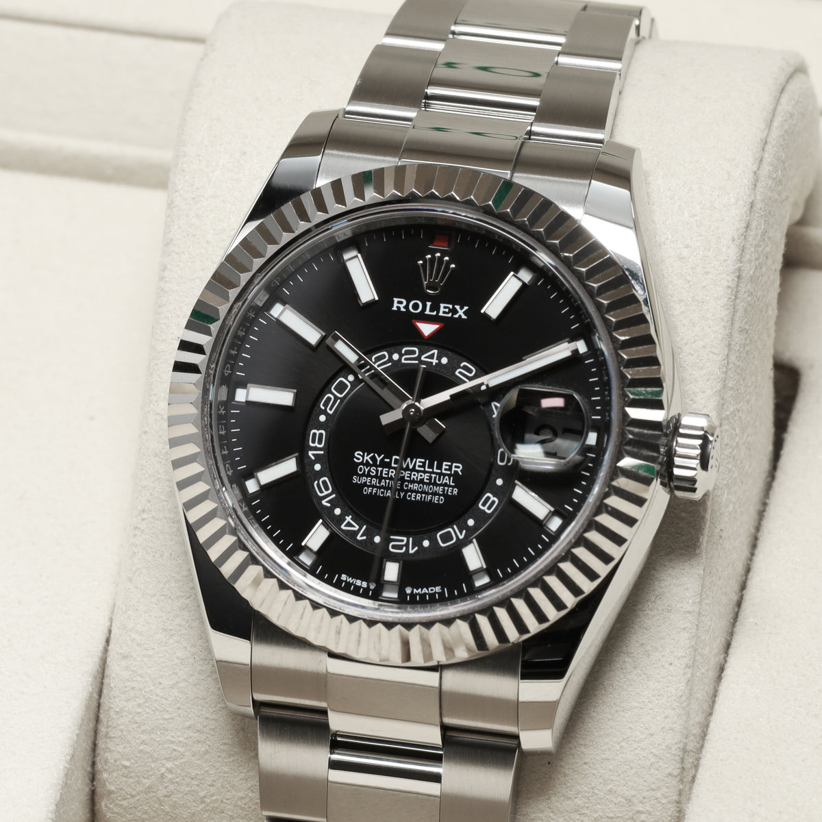 Rolex Sky Dweller 2025 Complete 42mm Oystersteel and White Gold Black Dial White Gold Fluted Ring Command Bezel Oystersteel Oyster Bracelet with Folding Oysterclasp 336934