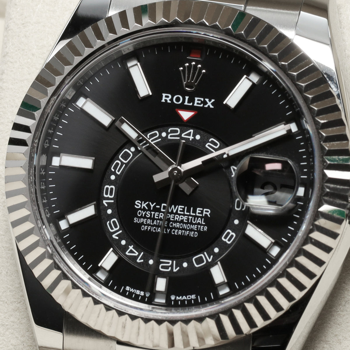 Rolex Sky Dweller 2025 Complete 42mm Oystersteel and White Gold Black Dial White Gold Fluted Ring Command Bezel Oystersteel Oyster Bracelet with Folding Oysterclasp 336934