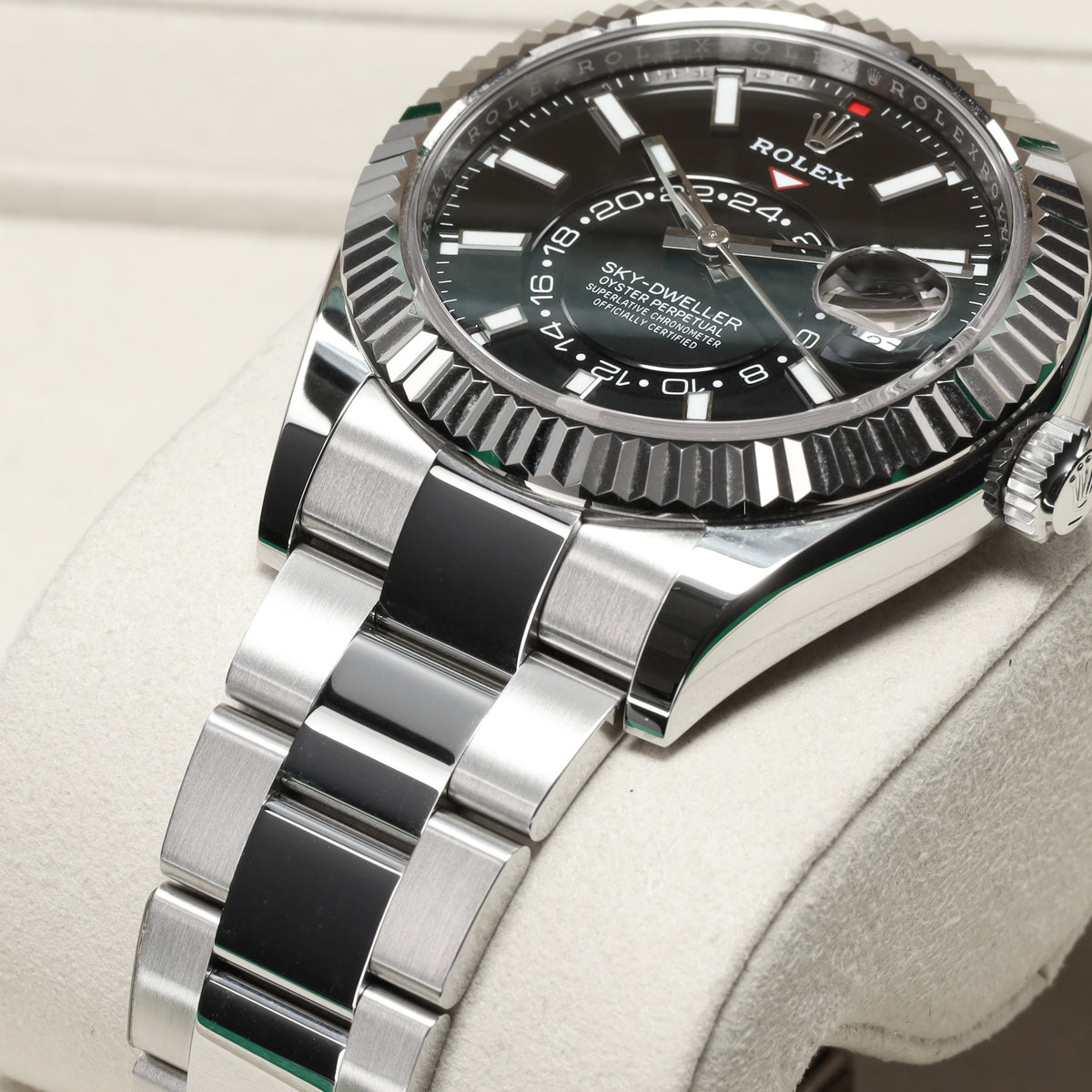 Rolex Sky Dweller 2025 Complete 42mm Oystersteel and White Gold Black Dial White Gold Fluted Ring Command Bezel Oystersteel Oyster Bracelet with Folding Oysterclasp 336934