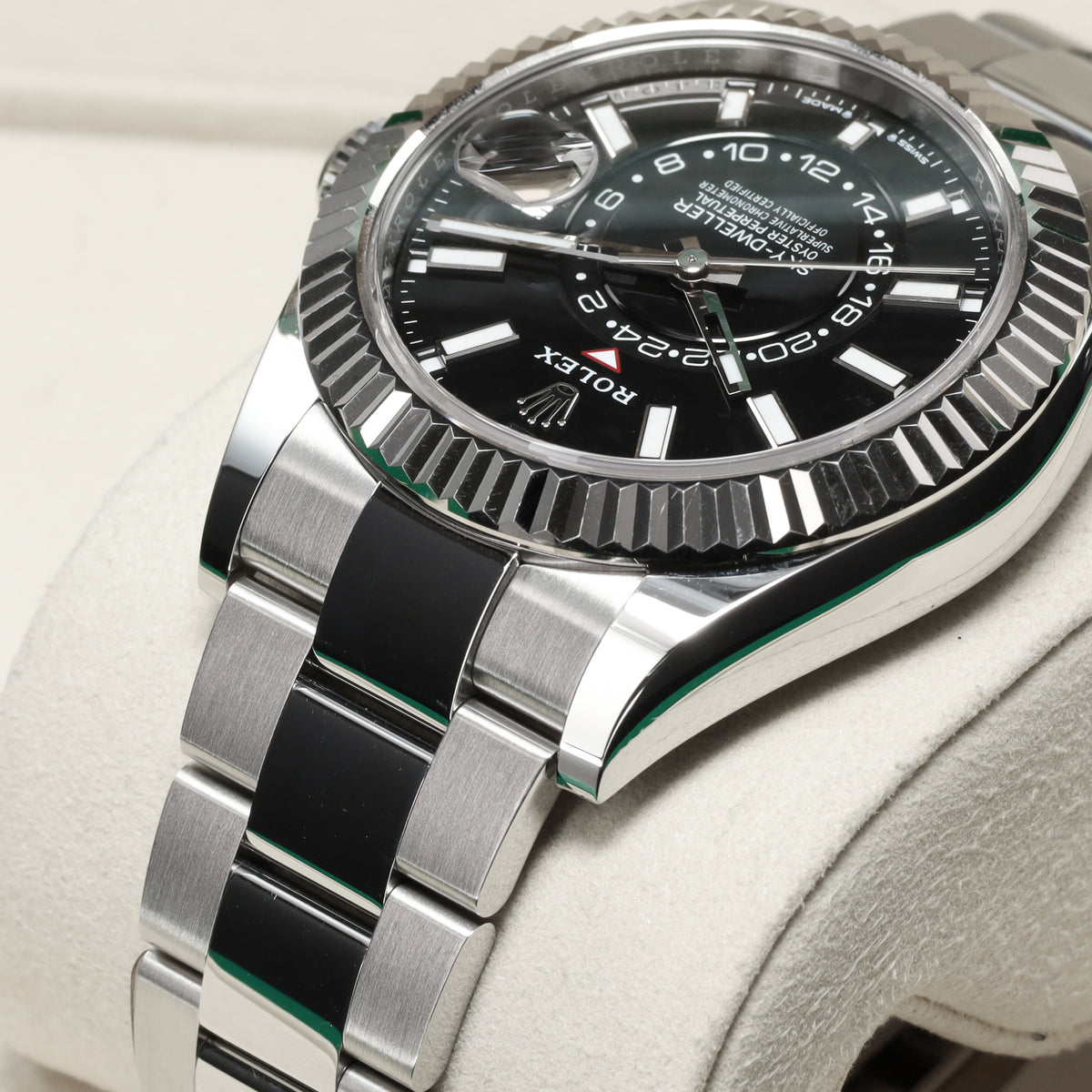 Rolex Sky Dweller 2025 Complete 42mm Oystersteel and White Gold Black Dial White Gold Fluted Ring Command Bezel Oystersteel Oyster Bracelet with Folding Oysterclasp 336934