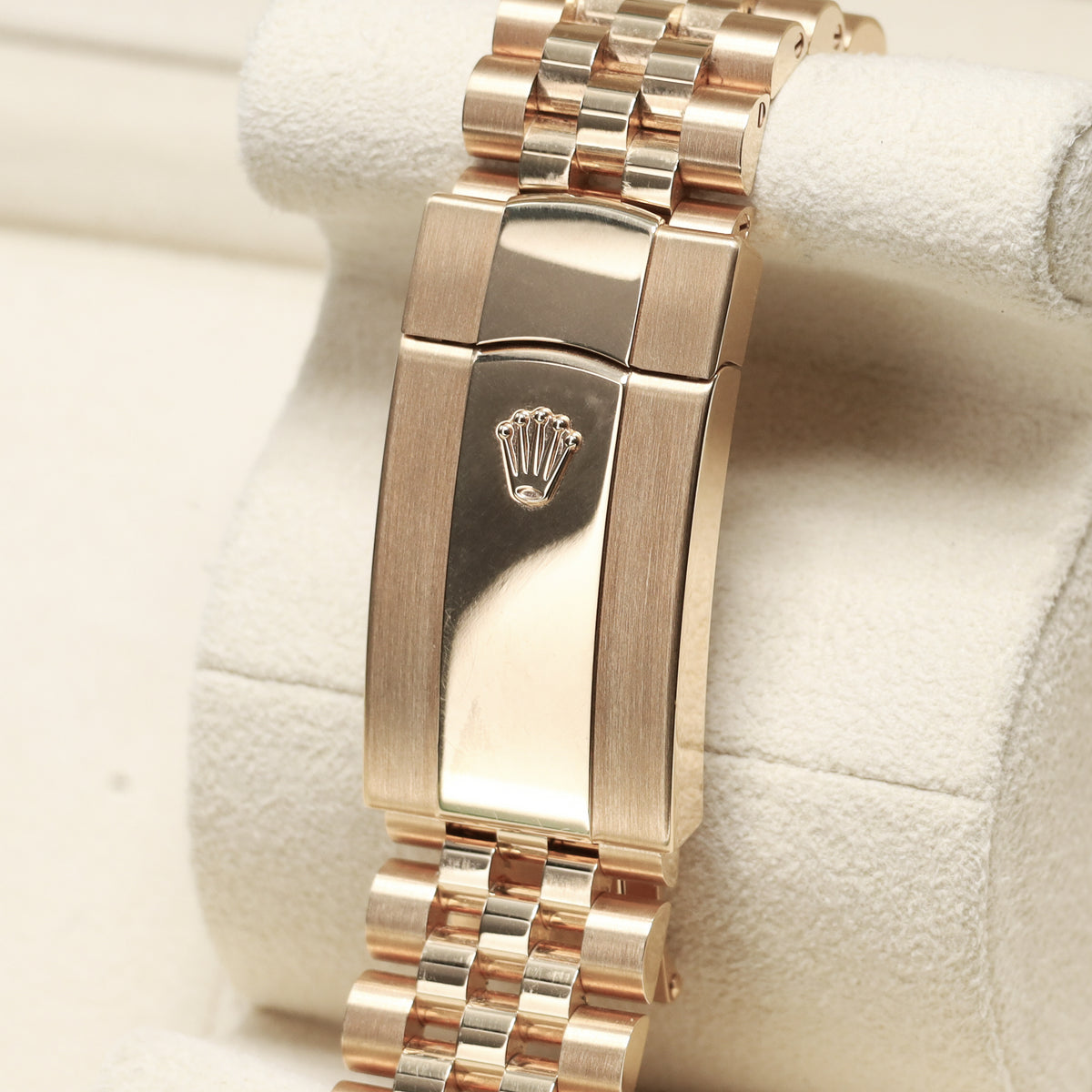 Rolex Sky Dweller Complete 2024 18k Yellow Gold White Dial 18k Yellow Gold Fluted Ring Command Bezel 18k Yellow Gold Jubilee Bracelet 336938
