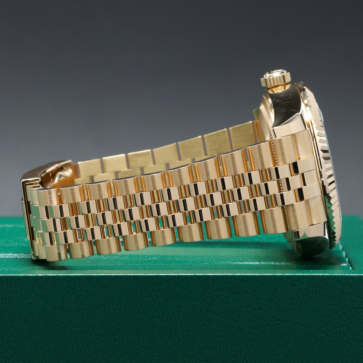 Rolex Sky Dweller 2025 Complete 42mm Yellow Gold Green Dial Gold Fluted Bezel Jubilee Bracelet 336938
