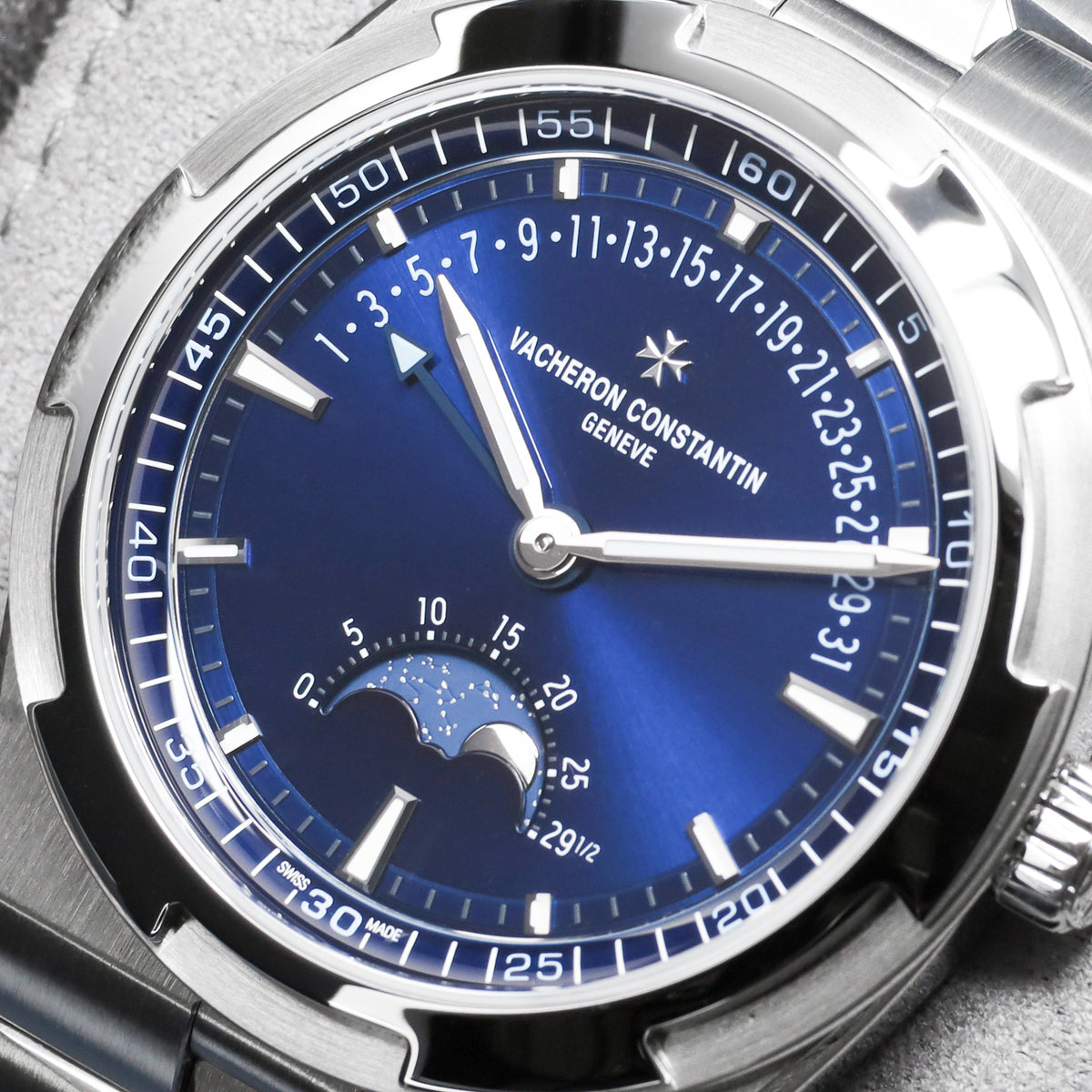 Vacheron Constantin Overseas 2025 Complete 41mm Stainless Steel Blue Dial Stainless Steel Maltese Cross-Inspired Bezel Stainless Steel Bracelet with Additional Dark Blue Leather and Rubber Straps 4000V/210A-B911