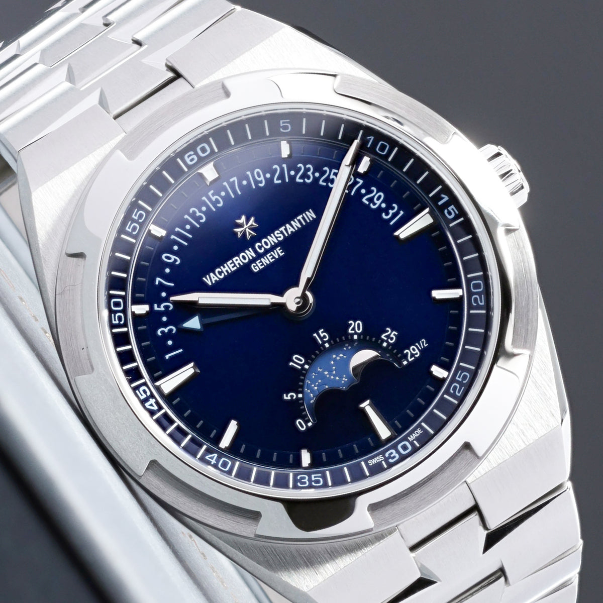 Vacheron Constantin Overseas 2025 Complete 41mm Stainless Steel Blue Dial Stainless Steel Maltese Cross-Inspired Bezel Stainless Steel Bracelet with Additional Dark Blue Leather and Rubber Straps 4000V/210A-B911