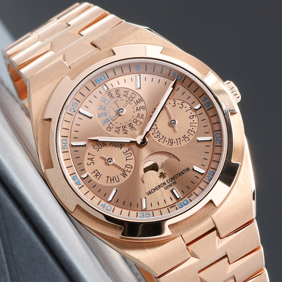 Vacheron Constantin Overseas 2025 Complete 41.5mm 18k Rose Gold Case Champagne Dial 18k Rose Gold Bezel 18k Rose Gold Bracelet 4300V