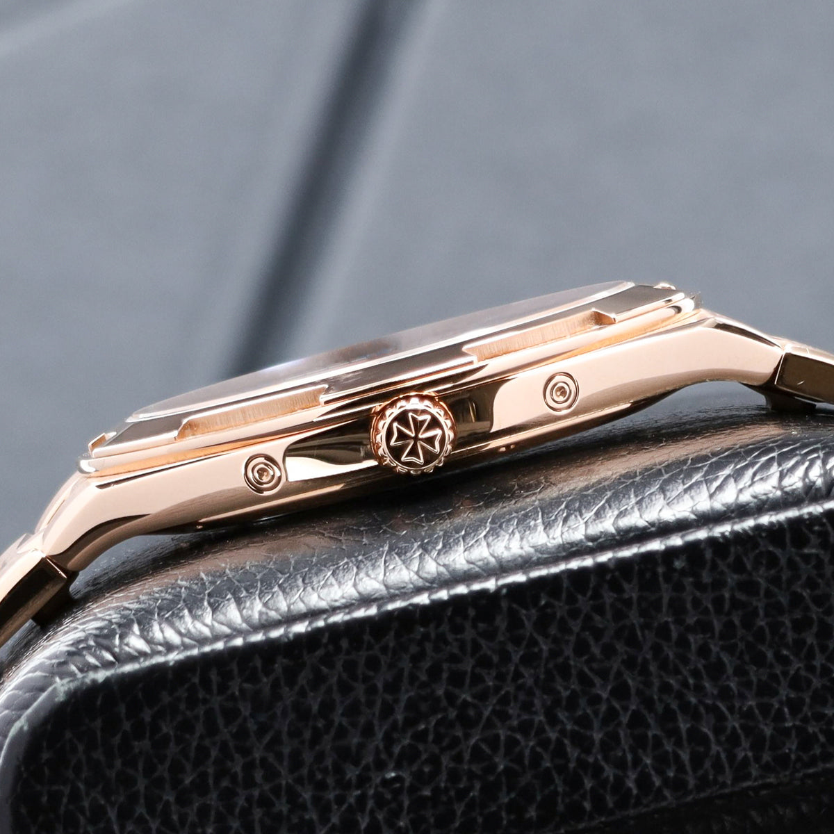 Vacheron Constantin Overseas 2025 Complete 41.5mm 18k Rose Gold Case Champagne Dial 18k Rose Gold Bezel 18k Rose Gold Bracelet 4300V