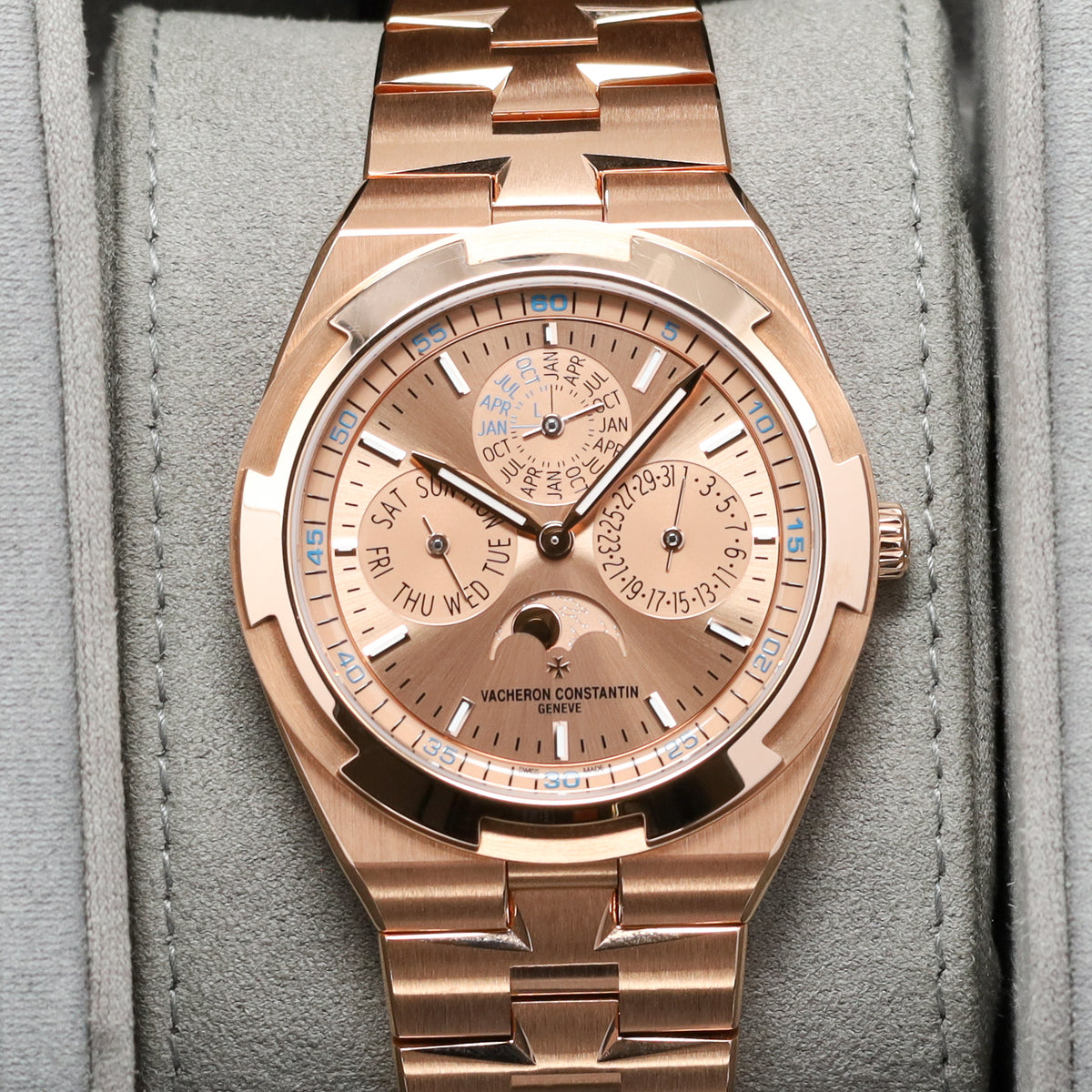 Vacheron Constantin Overseas 2025 Complete 41.5mm 18k Rose Gold Case Champagne Dial 18k Rose Gold Bezel 18k Rose Gold Bracelet 4300V