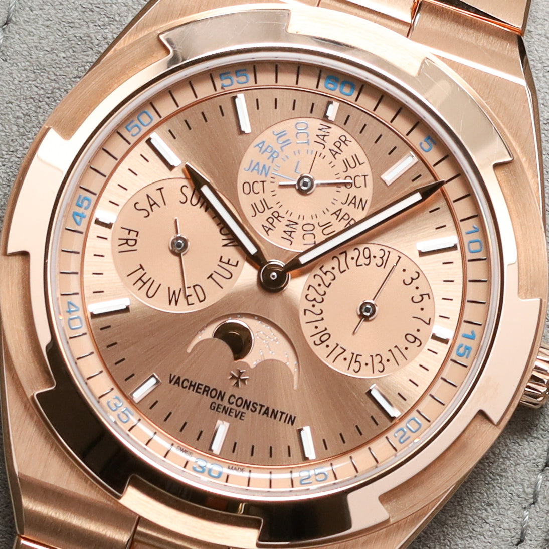 Vacheron Constantin Overseas 2025 Complete 41.5mm 18k Rose Gold Case Champagne Dial 18k Rose Gold Bezel 18k Rose Gold Bracelet 4300V