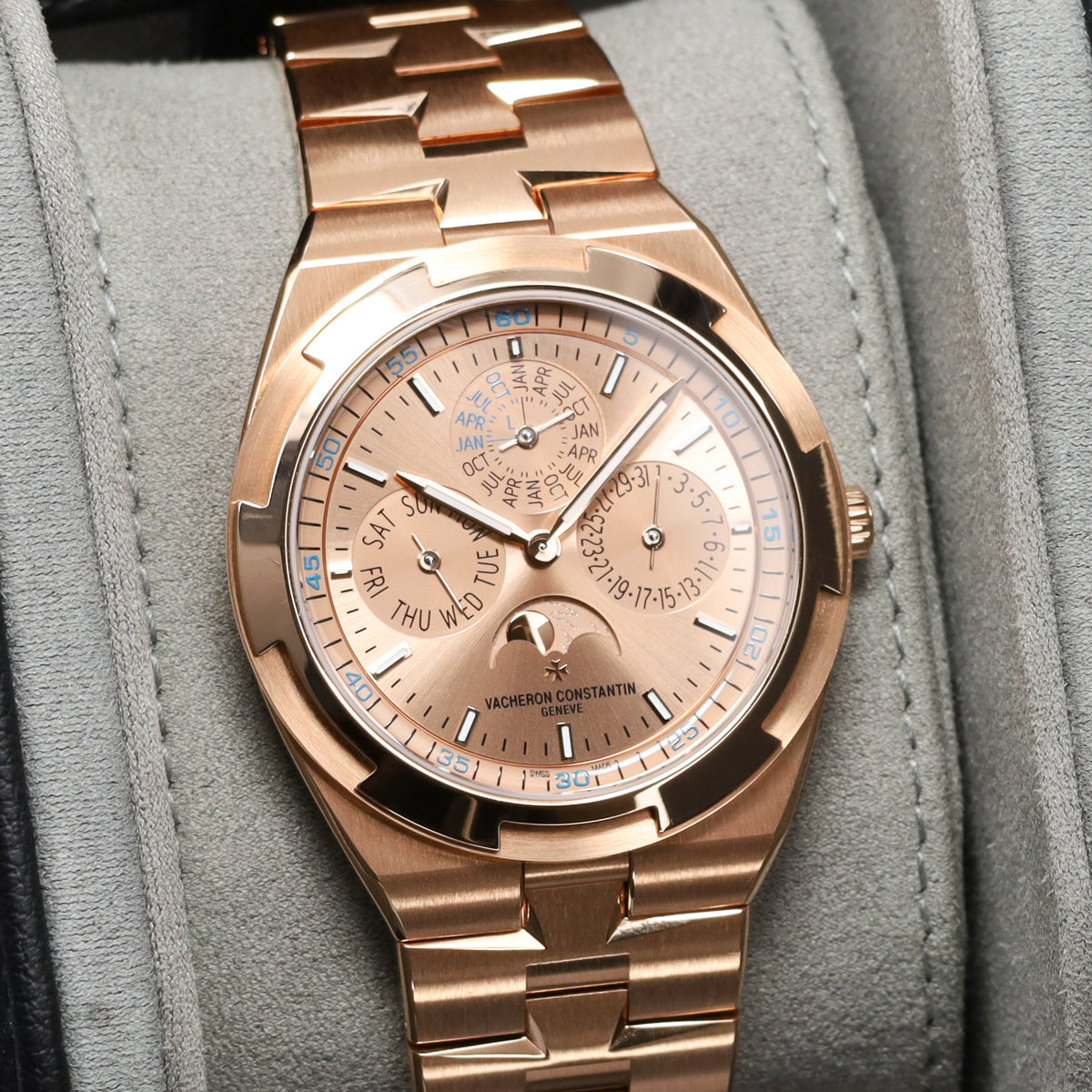 Vacheron Constantin Overseas 2025 Complete 41.5mm 18k Rose Gold Case Champagne Dial 18k Rose Gold Bezel 18k Rose Gold Bracelet 4300V