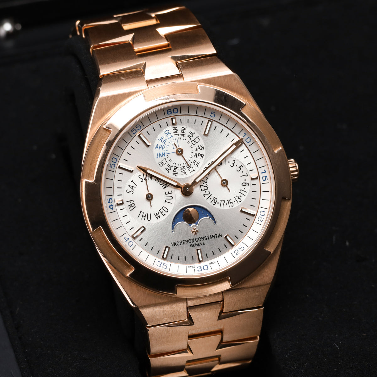 Vacheron Constantin Overseas 2020 Complete 41.5mm 18k Rose Gold Silver Dial 18k Rose Gold Bezel 18k Rose Gold Integrated Bracelet with Folding Clasp 4300V/120R-B064