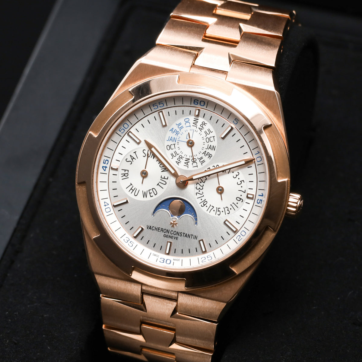 Vacheron Constantin Overseas 2020 Complete 41.5mm 18k Rose Gold Silver Dial 18k Rose Gold Bezel 18k Rose Gold Integrated Bracelet with Folding Clasp 4300V/120R-B064