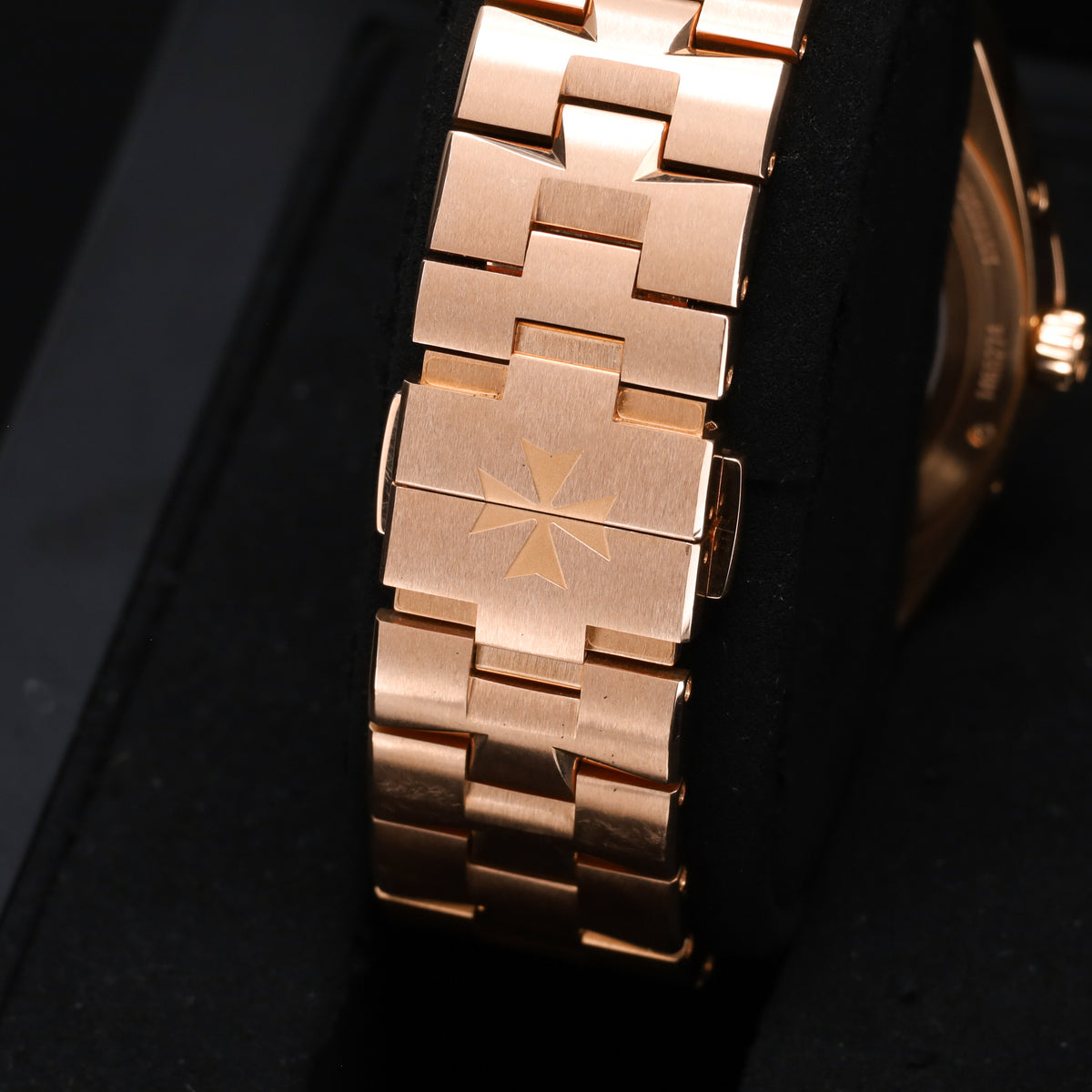 Vacheron Constantin Overseas 2020 Complete 41.5mm 18k Rose Gold Silver Dial 18k Rose Gold Bezel 18k Rose Gold Integrated Bracelet with Folding Clasp 4300V/120R-B064