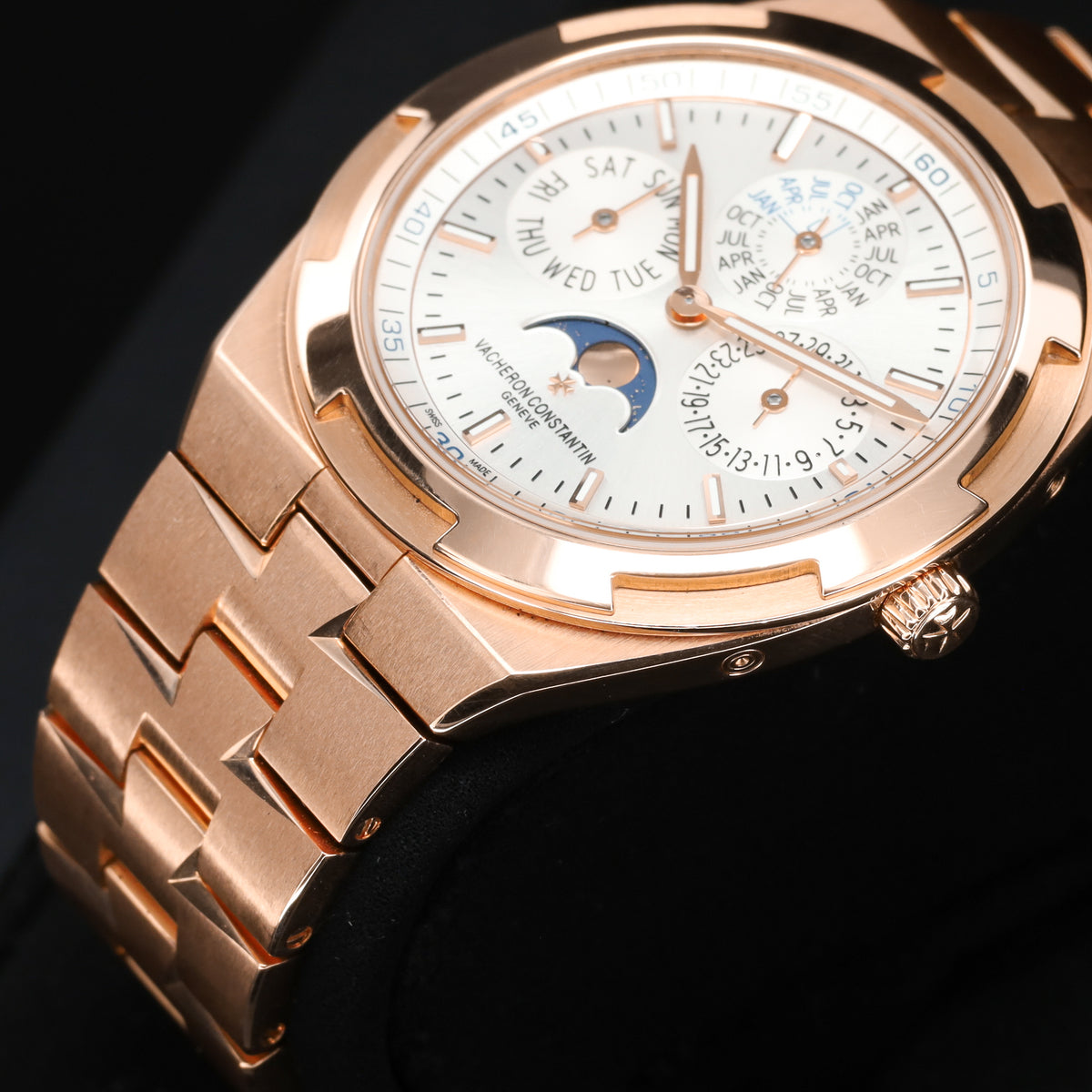 Vacheron Constantin Overseas 2020 Complete 41.5mm 18k Rose Gold Silver Dial 18k Rose Gold Bezel 18k Rose Gold Integrated Bracelet with Folding Clasp 4300V/120R-B064