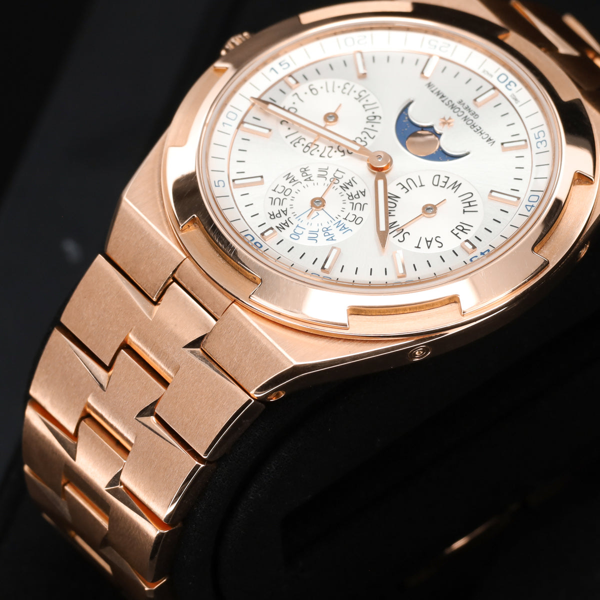 Vacheron Constantin Overseas 2020 Complete 41.5mm 18k Rose Gold Silver Dial 18k Rose Gold Bezel 18k Rose Gold Integrated Bracelet with Folding Clasp 4300V/120R-B064