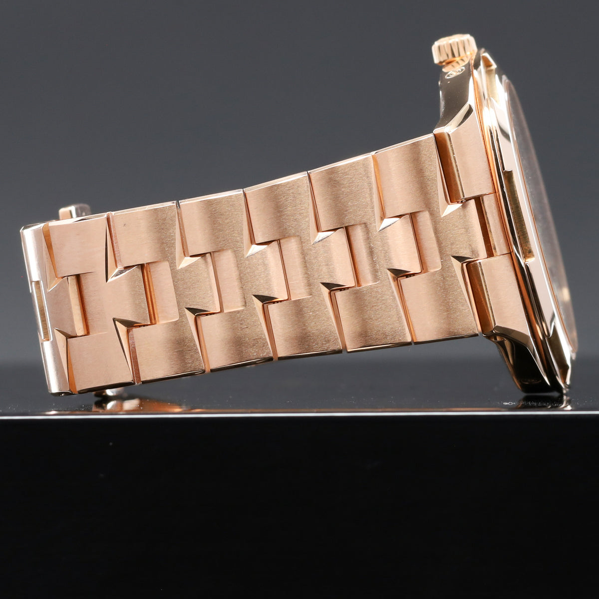 Vacheron Constantin Overseas 2020 Complete 41.5mm 18k Rose Gold Silver Dial 18k Rose Gold Bezel 18k Rose Gold Integrated Bracelet with Folding Clasp 4300V/120R-B064