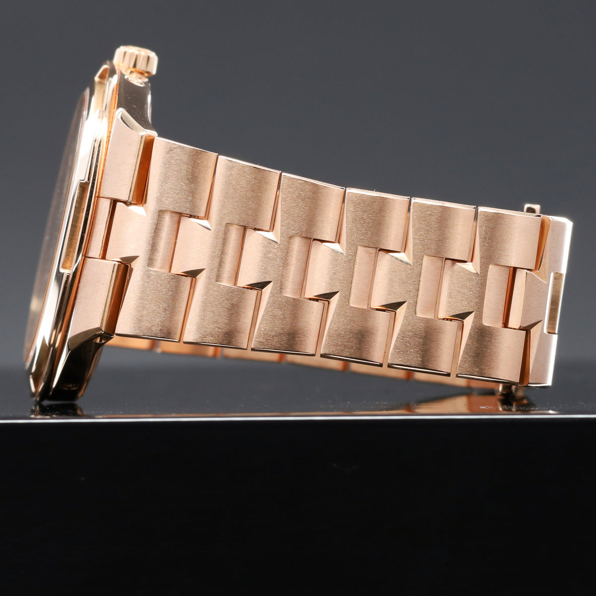 Vacheron Constantin Overseas 2020 Complete 41.5mm 18k Rose Gold Silver Dial 18k Rose Gold Bezel 18k Rose Gold Integrated Bracelet with Folding Clasp 4300V/120R-B064