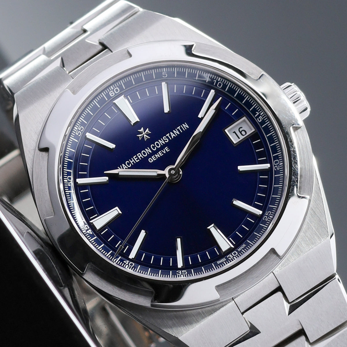 Vacheron Constantin Complete 2021 Stainless Steel Blue Sunburst Steel Maltese Cross-Inspired Bezel Stainless Steel Integrated Bracelet 4500V