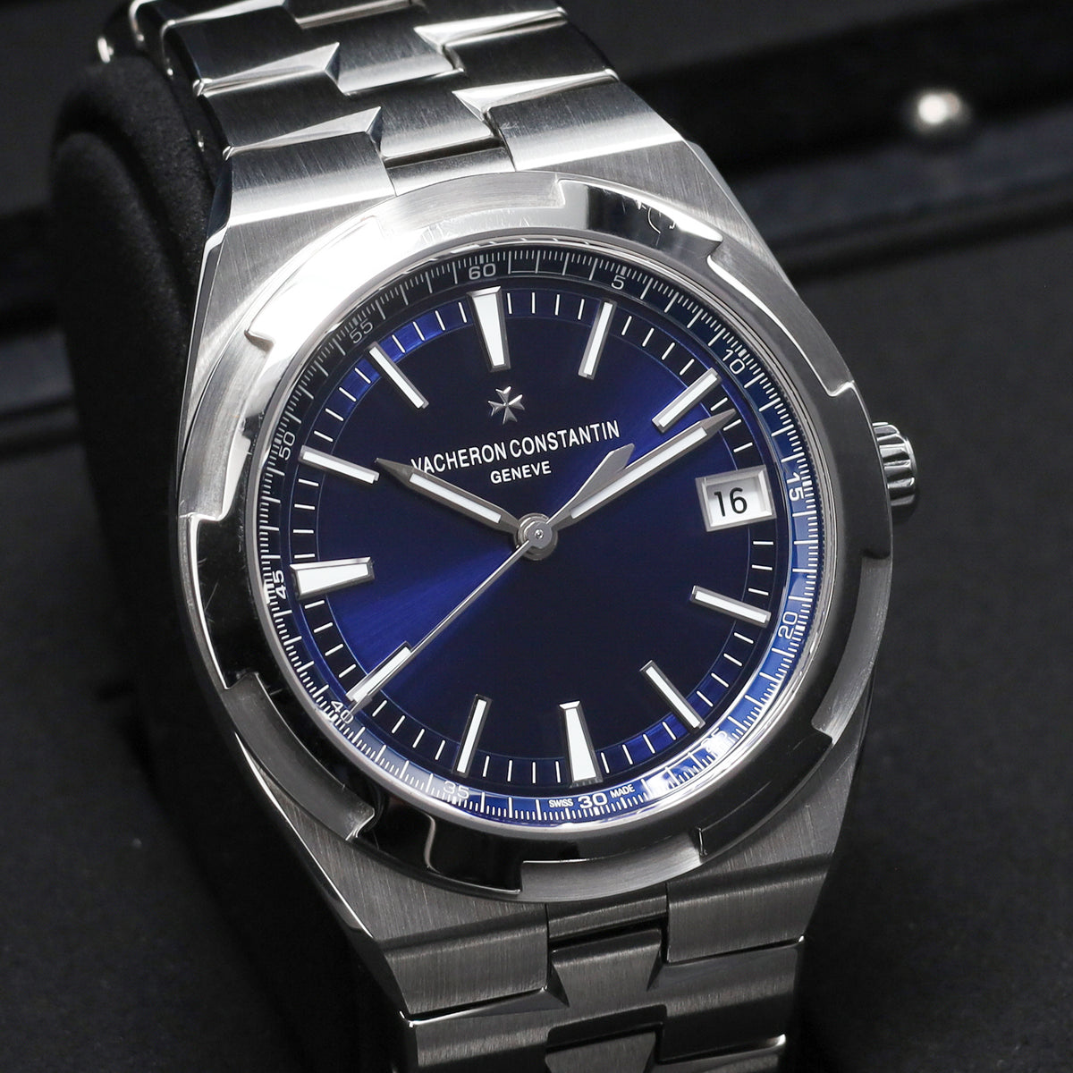 Vacheron Constantin Complete 2021 Stainless Steel Blue Sunburst Steel Maltese Cross-Inspired Bezel Stainless Steel Integrated Bracelet 4500V