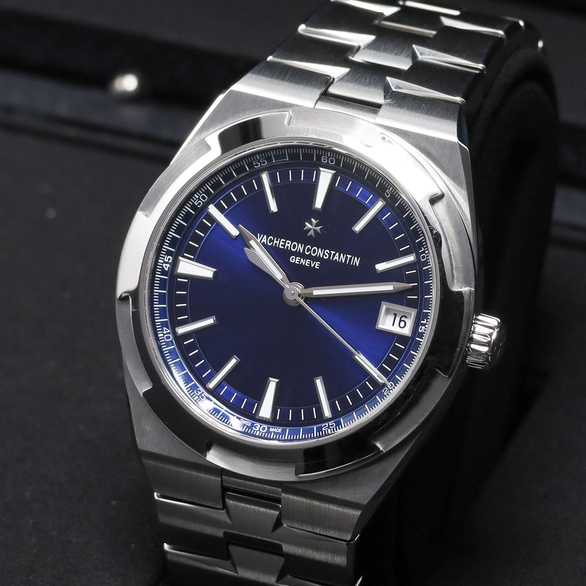 Vacheron Constantin Complete 2021 Stainless Steel Blue Sunburst Steel Maltese Cross-Inspired Bezel Stainless Steel Integrated Bracelet 4500V