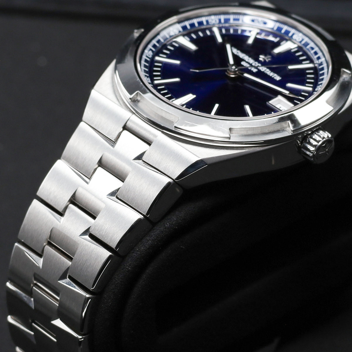 Vacheron Constantin Complete 2021 Stainless Steel Blue Sunburst Steel Maltese Cross-Inspired Bezel Stainless Steel Integrated Bracelet 4500V
