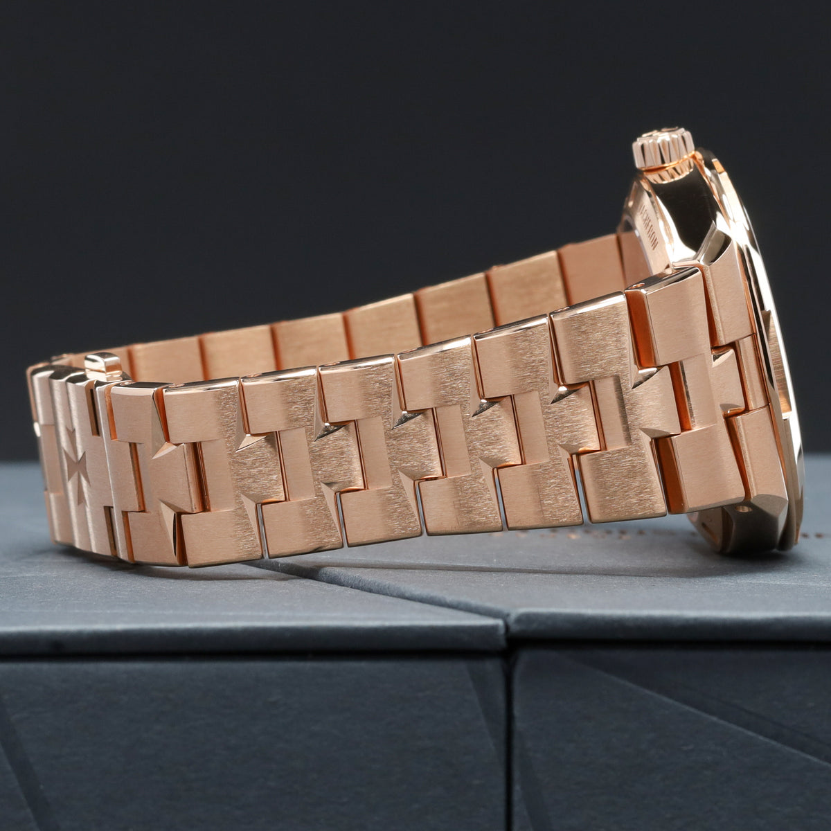 Vacheron Constantin Overseas 2026 Complete 41mm 18k Rose Gold Blue Dial 18k Rose Gold Six-Sided Bezel 18k Rose Gold Bracelet with Folding Clasp 4520V