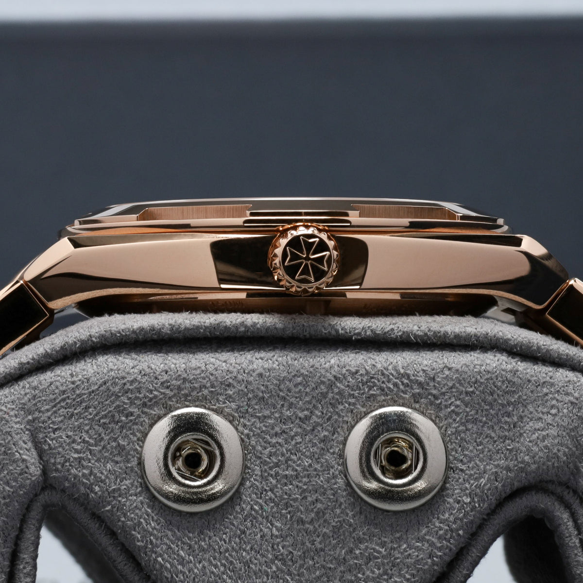 Vacheron Constantin Overseas 2026 Complete 41mm 18k Rose Gold Blue Dial 18k Rose Gold Six-Sided Bezel 18k Rose Gold Bracelet with Folding Clasp 4520V