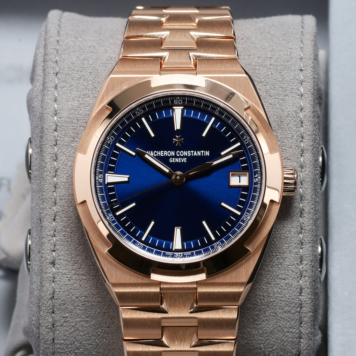Vacheron Constantin Overseas 2026 Complete 41mm 18k Rose Gold Blue Dial 18k Rose Gold Six-Sided Bezel 18k Rose Gold Bracelet with Folding Clasp 4520V