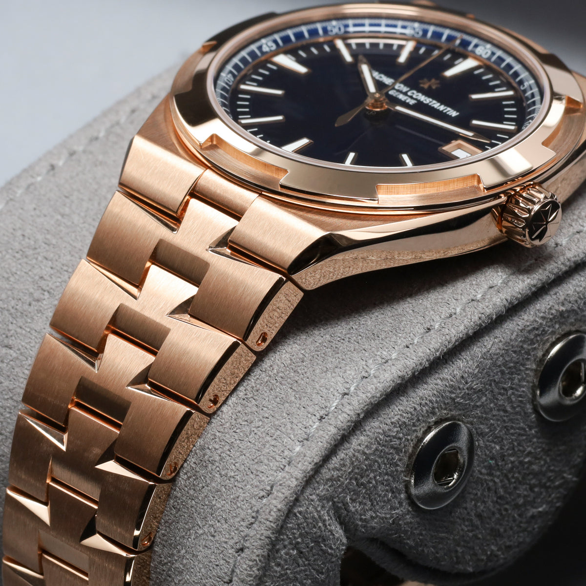 Vacheron Constantin Overseas 2026 Complete 41mm 18k Rose Gold Blue Dial 18k Rose Gold Six-Sided Bezel 18k Rose Gold Bracelet with Folding Clasp 4520V