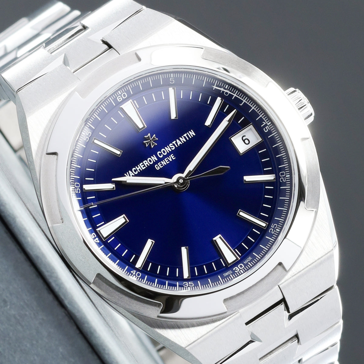 Vacheron Constantin Overseas  2026 Complete 41mm  Stainless Steel Blue Dial Stainless Steel Maltese Cross-Inspired Bezel Stainless Steel Bracelet with Interchangeable Strap Options 4520V