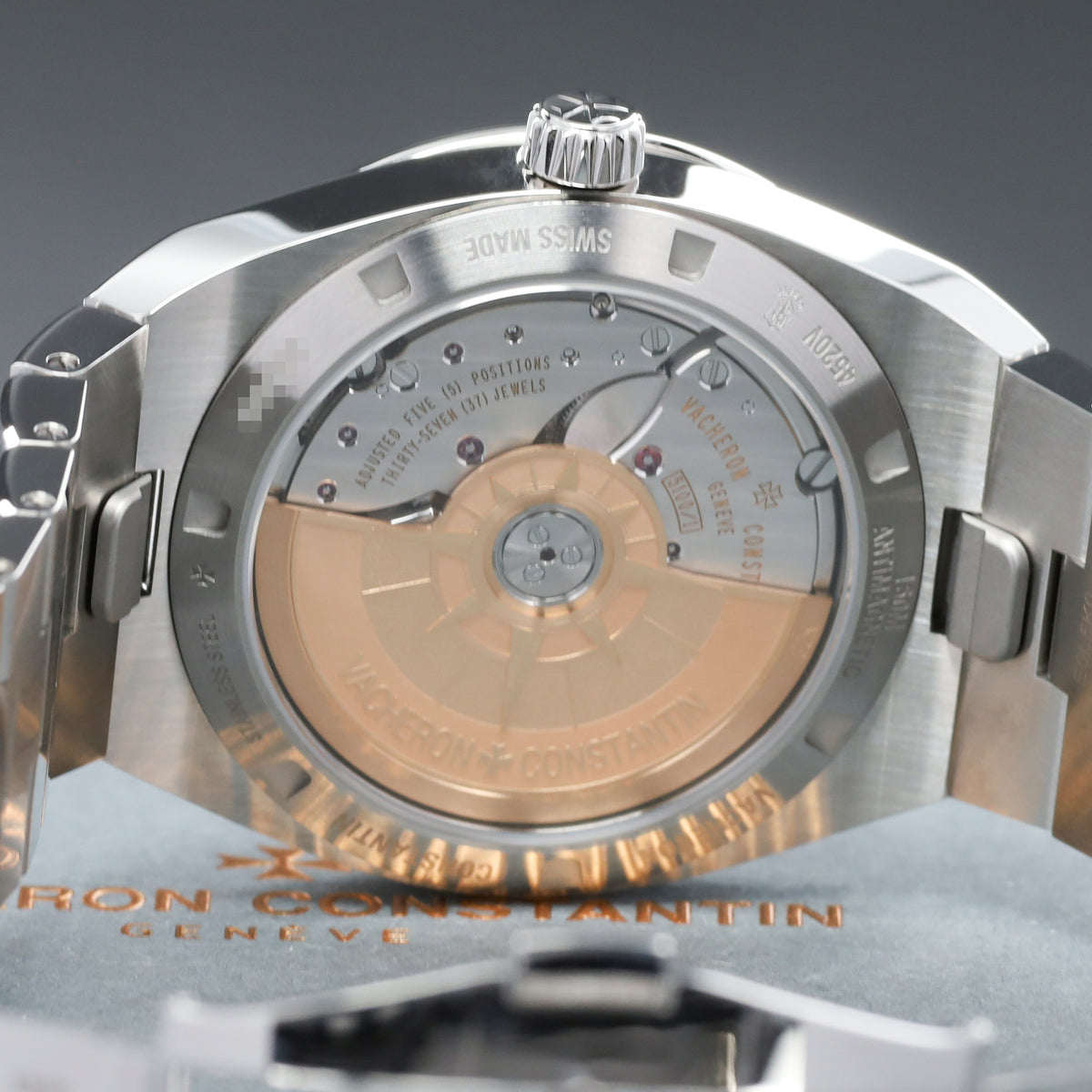 Vacheron Constantin Overseas  2026 Complete 41mm  Stainless Steel Blue Dial Stainless Steel Maltese Cross-Inspired Bezel Stainless Steel Bracelet with Interchangeable Strap Options 4520V